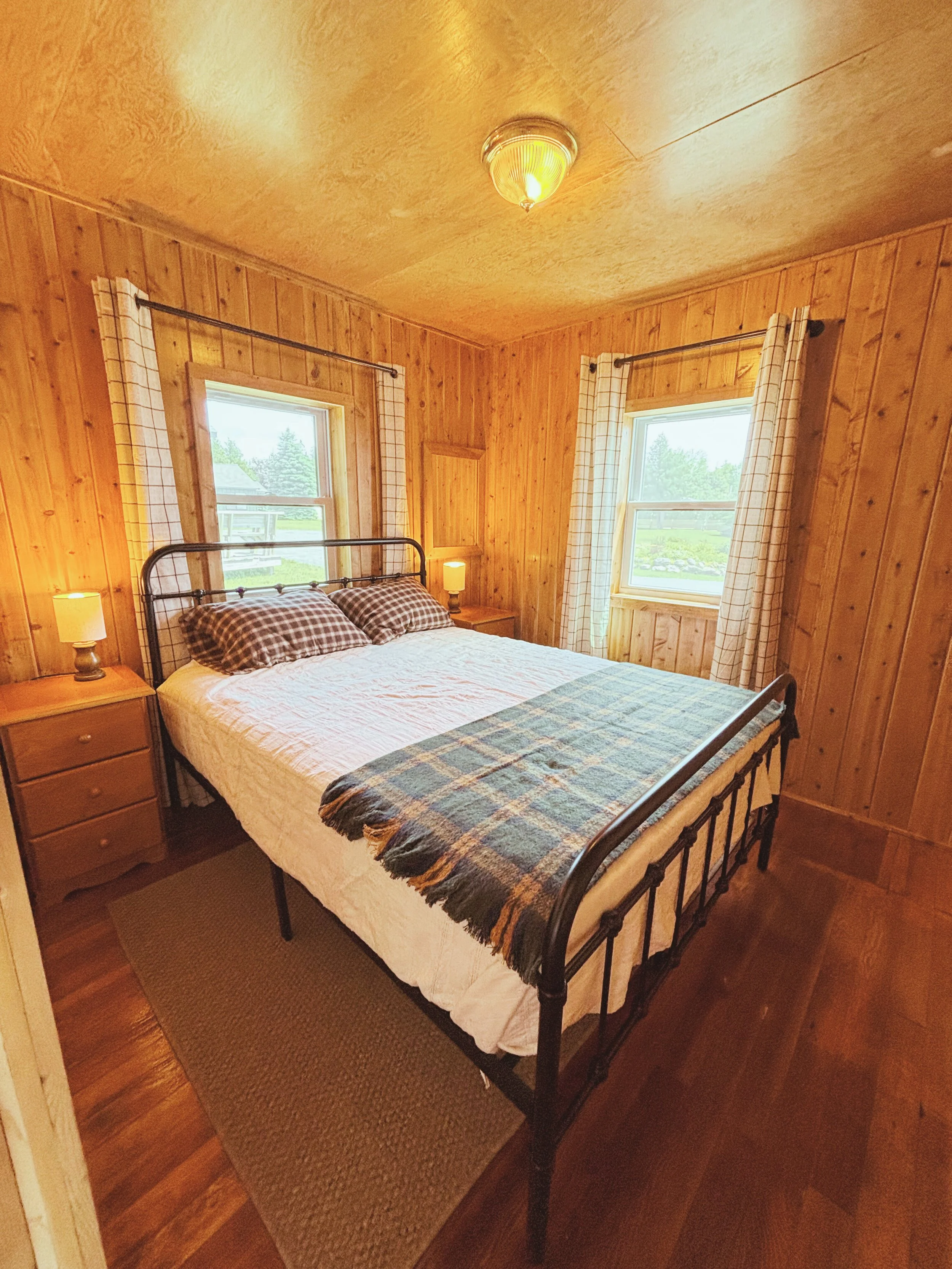 Queen bed