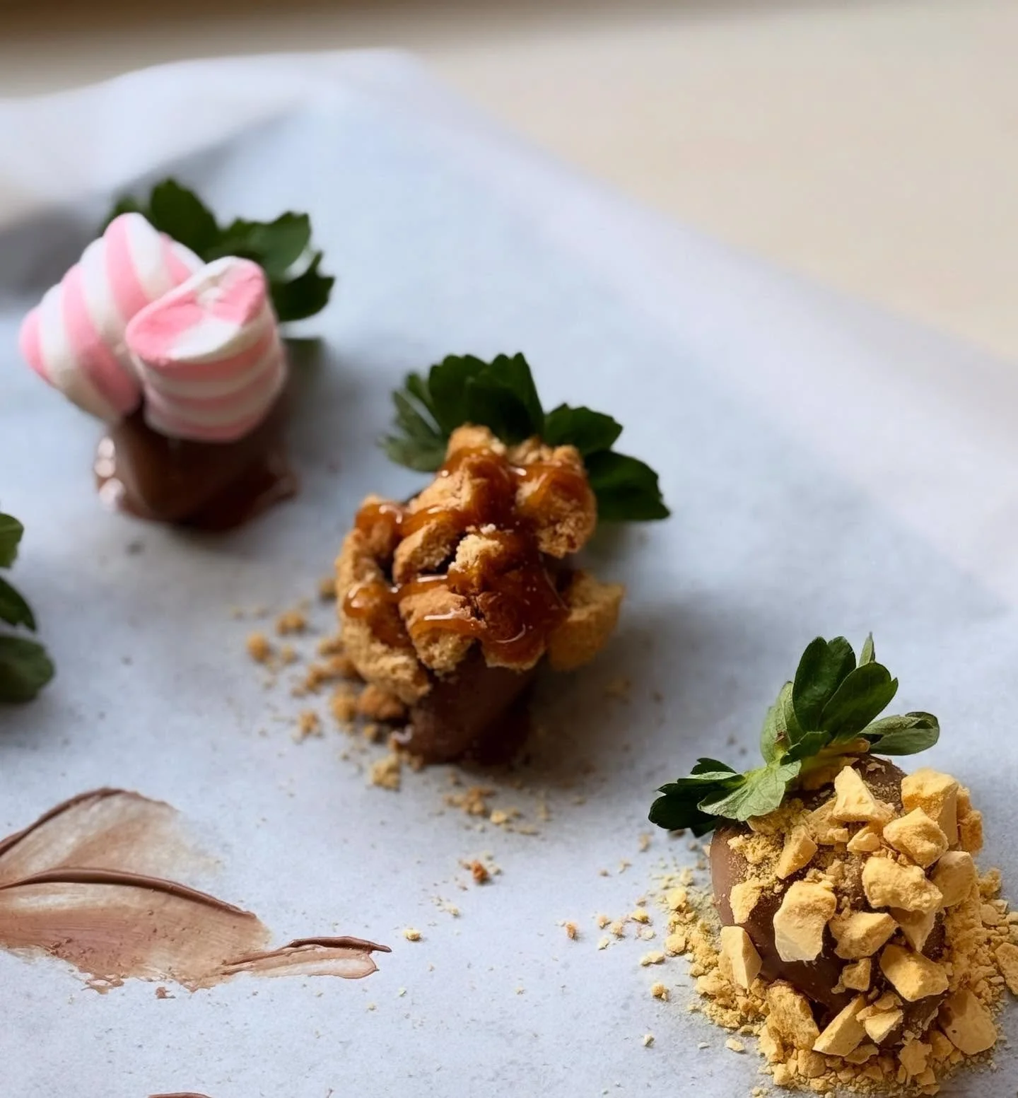 🍓✨NEWS from Berry Me Dessert Co.! ✨

Say hello to our newest obsession&hellip; Hand Dipped and Decorated &lsquo;Loaded Berry Bites&rsquo; 😍

These beauties are dipped in smooth Belgian chocolate, then topped with our very own loaded berry toppings-