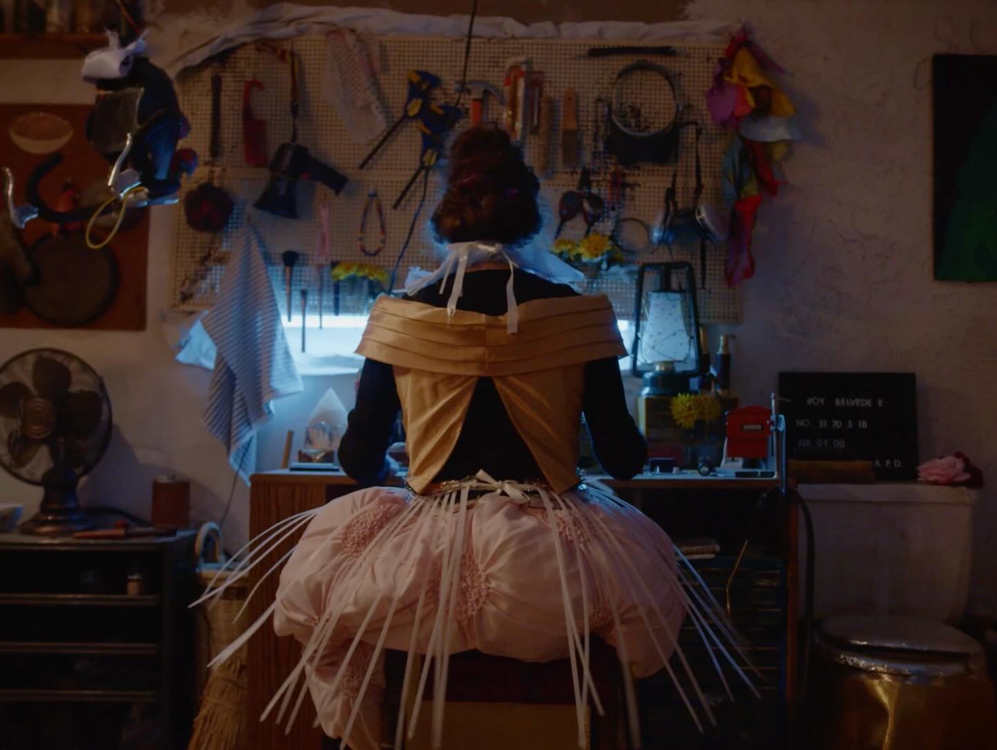 Rapacious Harriet &amp; the Two Strangers
Here are a few stills! xox

CREW
Producer: @estefanyvegv 

Writer: @julia_storchie 

Director: @lex_lotito 

Cinematographer: @redgarcia94 

1st AD: @stephmakesmovies 

Production Designer/ Set Decorator: @el