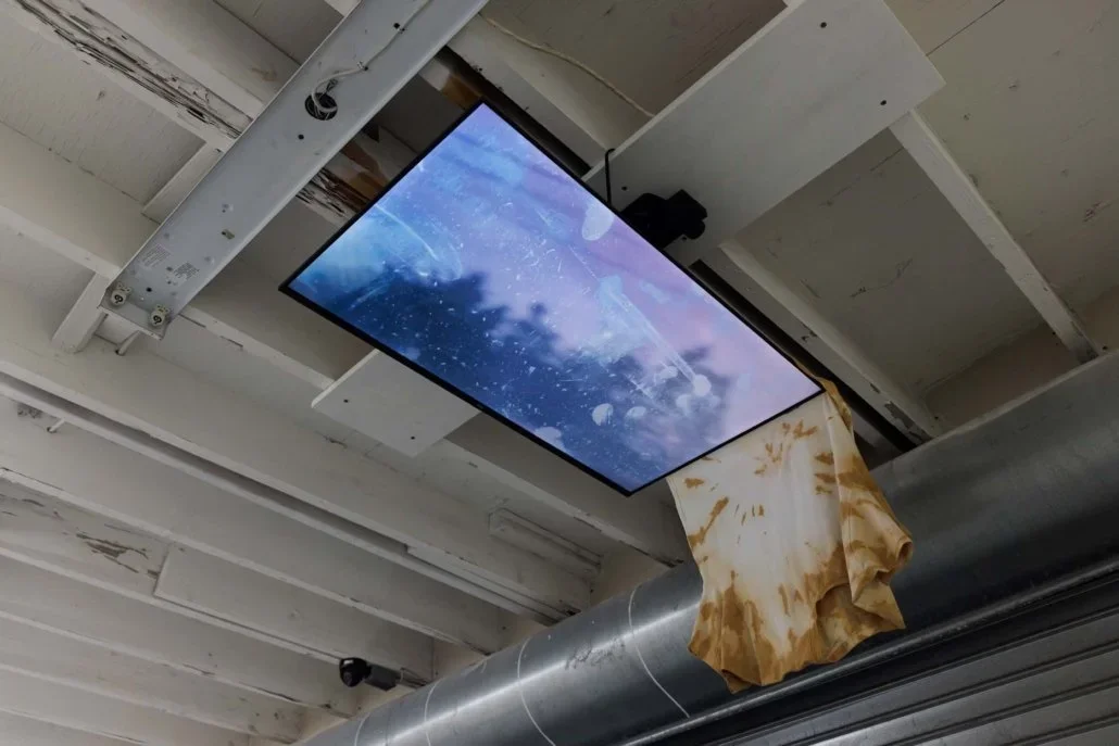   Transfer , video and t-shirt tie-dyed with self-tanning solution 
