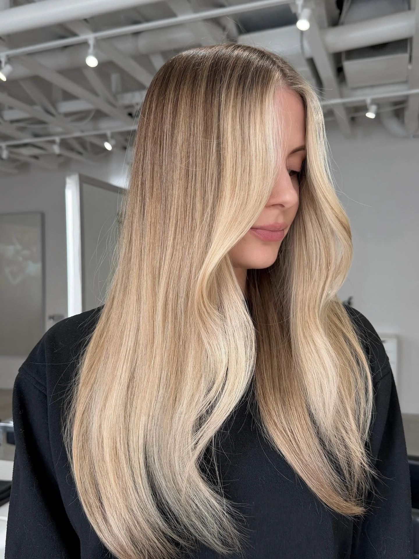 Face frame highlights and back lowlights is one of my favorite placements. So gorgeous @bremcdonald 💕