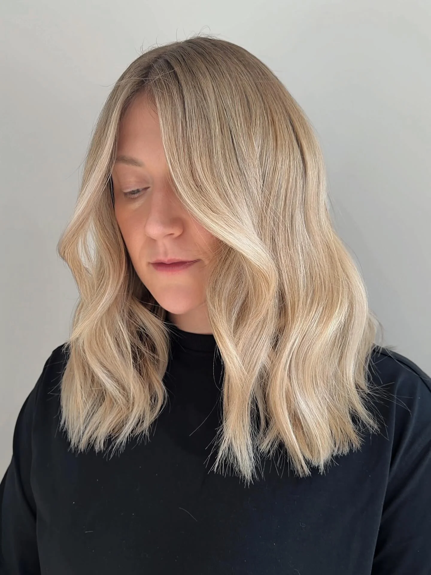 So fun to do a bright blonde again. She wanted to work with her natural but be really bright too.  Turned out so pretty! I&rsquo;m obsessed, now I want this colour!! 🤍🤍🤍
