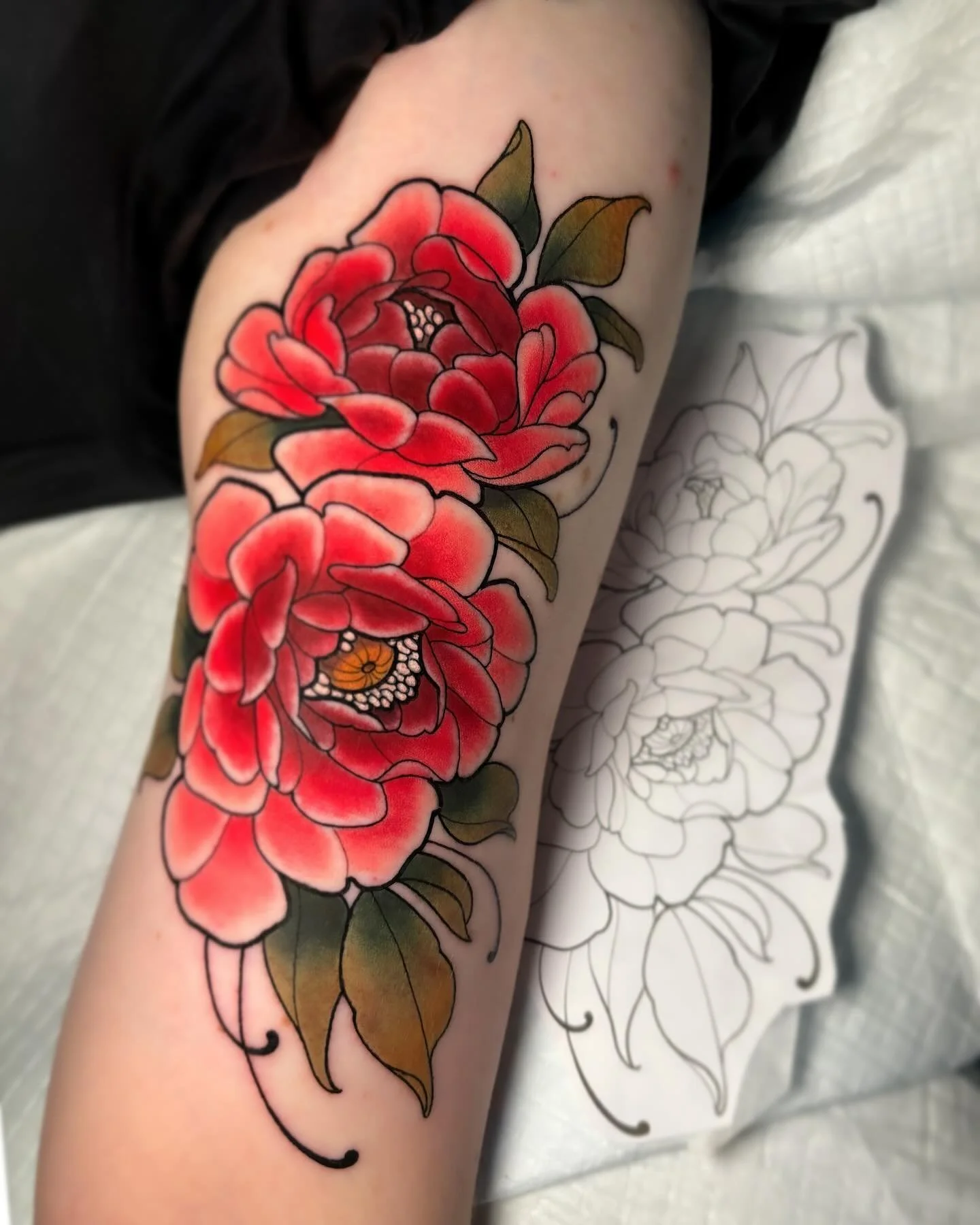 Some lovely classic florals for Monique ❤️
Thanks so much gorgeous, I absolutely love working with reds and pinks! 

Tattooed at @oldsoultattoostudio 

&bull;BOOKING SPACE AVAILABLE&bull;
Please email melgoodevetattoos@gmail.com for enquiries, all id