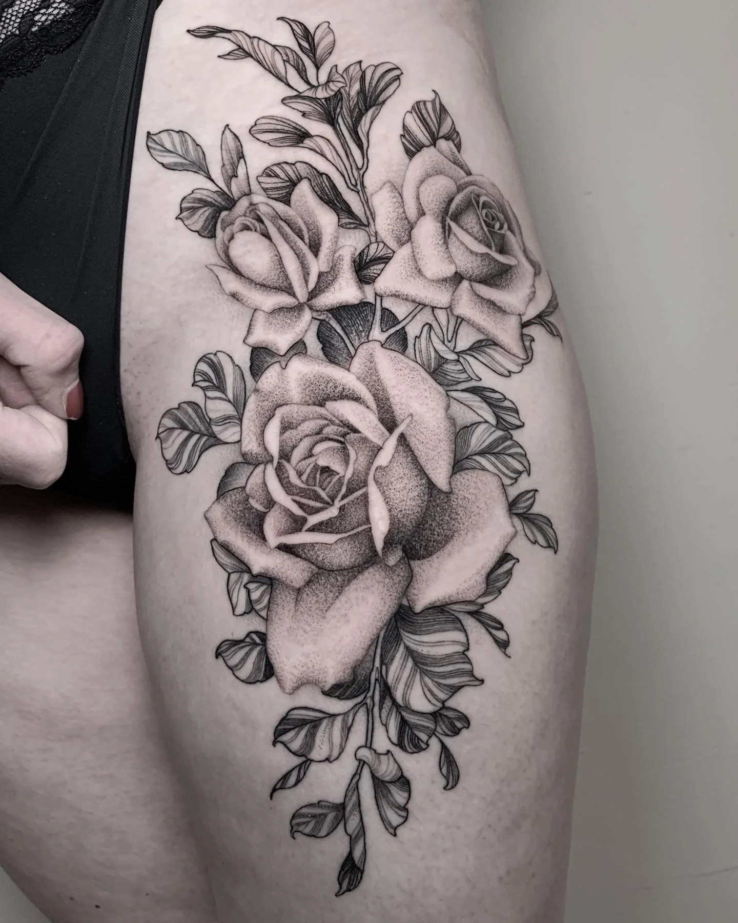 Some delicate florals for Sam, thanks so much 🖤
@jaynedoetattoo