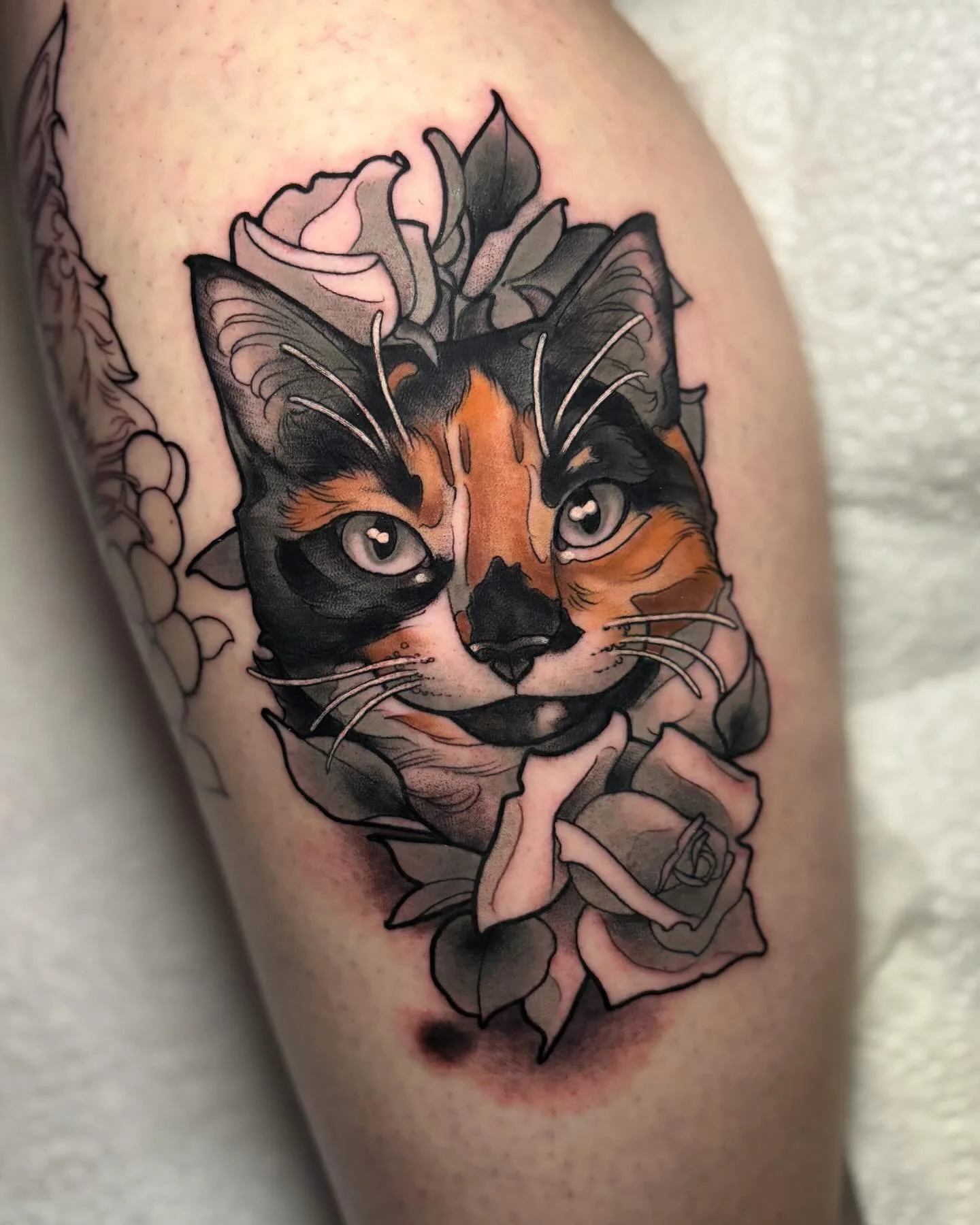 Meet Yen, one of Jess&rsquo;s 4 adorable cats, now forever captured in this black and grey neotraditional piece with a touch of colour! We couldn&rsquo;t tattoo a calico cat without adding those soft, gorgeous oranges that make Yen so special. 🐾

I 