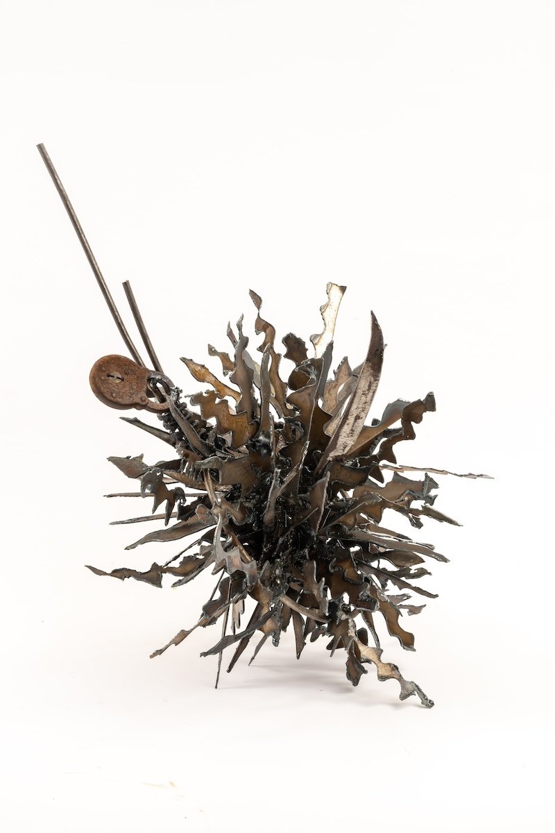 ENSNARE / 2023/
Welding/
16" X 13"/
Materials: Steel rods, rusted lock, and plasma cut steel sheets.
A brutalist sculpture that captures the hectic motion of escaping from a trap.