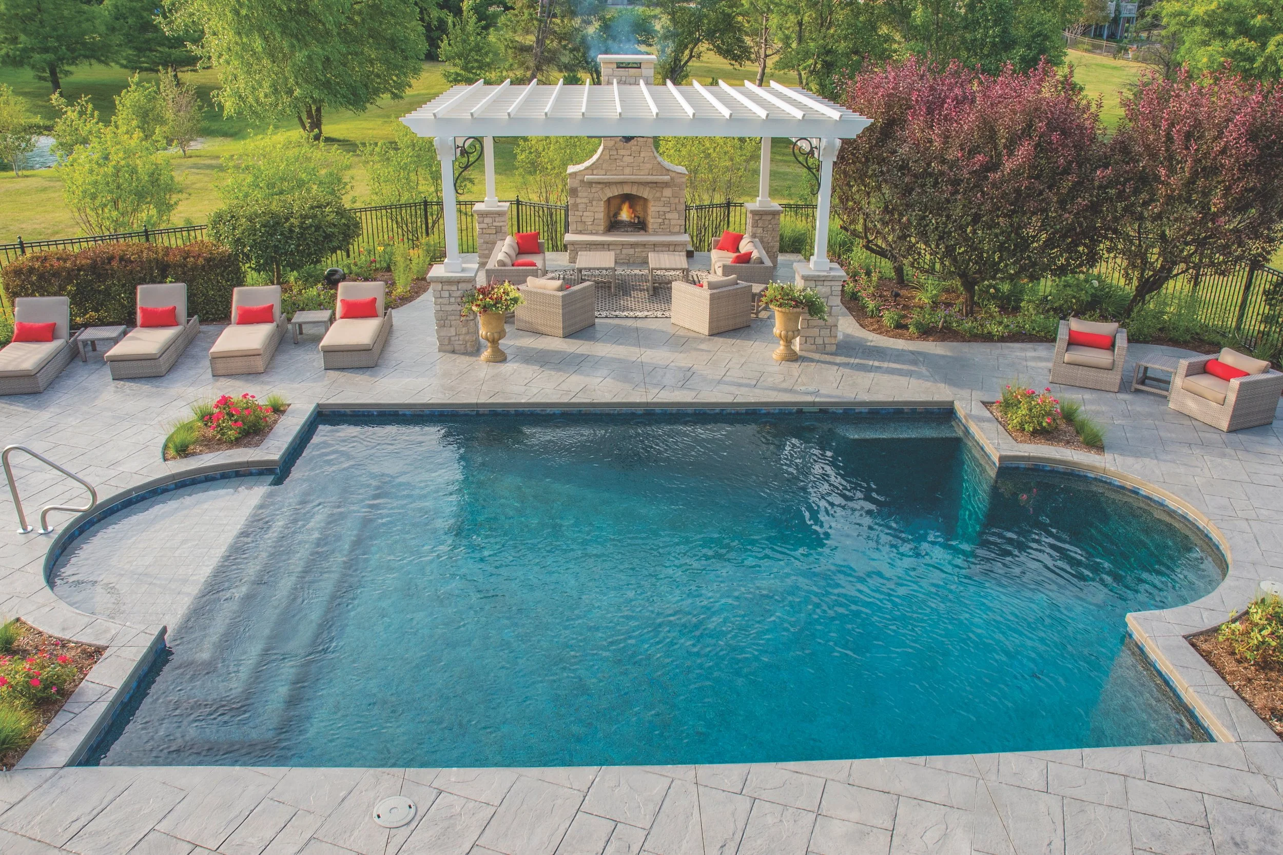 Gorgeous classic style pool built by Barrington Pools