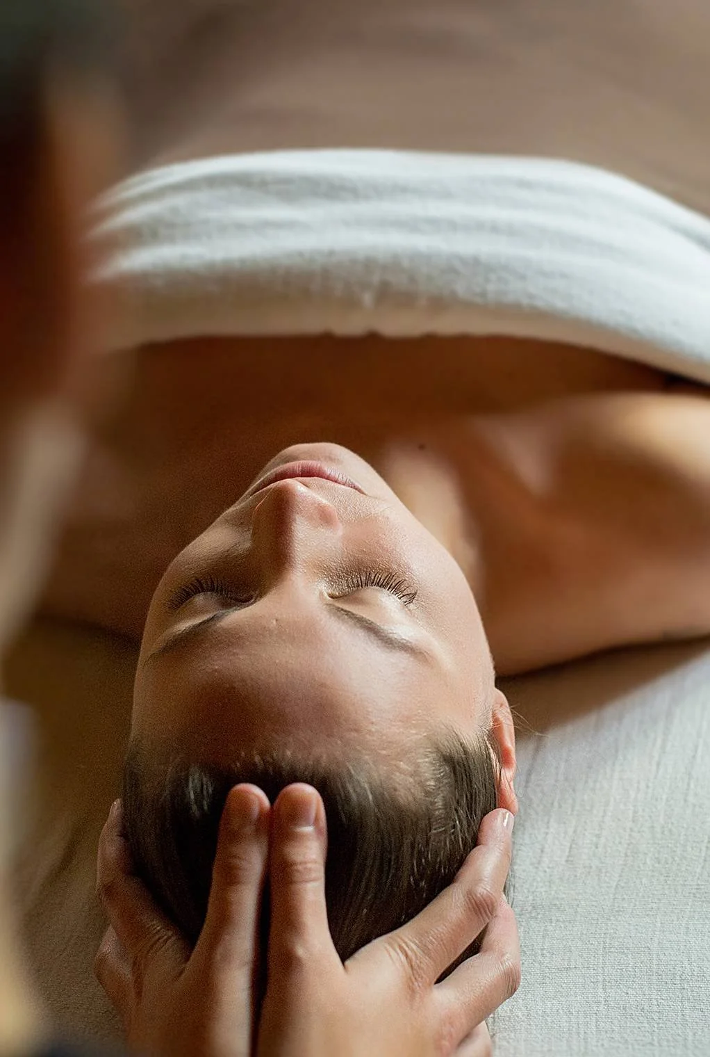 45 mins | $115  A soothing head, shoulder + décolletage treatment to uplift and calm emotions