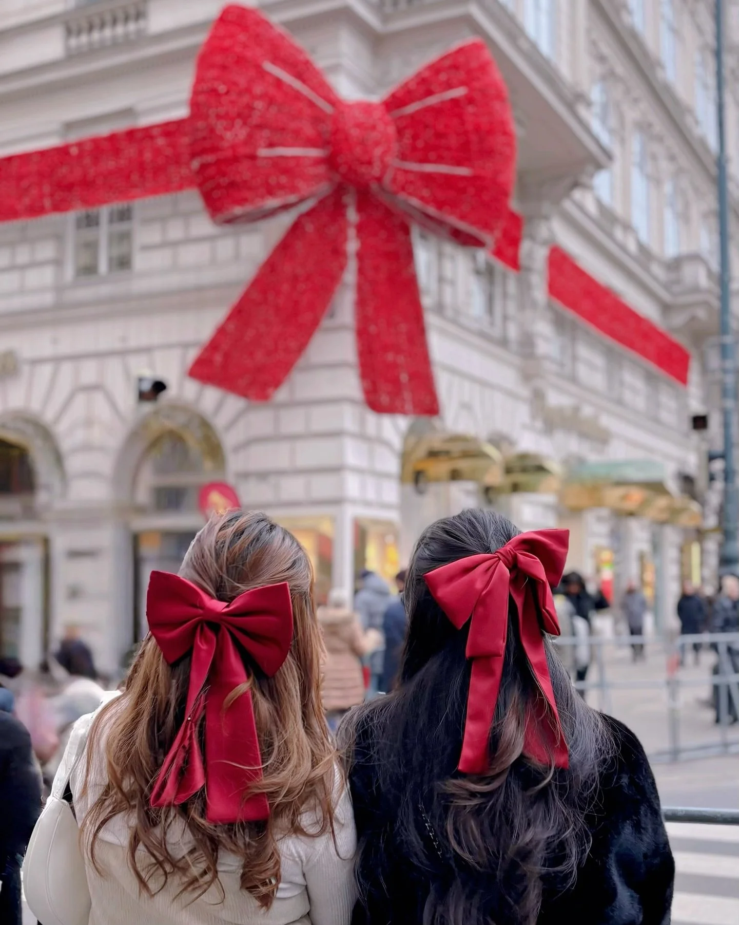 Vienna &bull; Salzburg &bull; Hallstatt &bull; Altausee 🇦🇹
with @tsztungng 🧸🎀

#girlstrip #europe #austria #vienna #salzburg #hallstatt #altausee #christmas #travel #photography