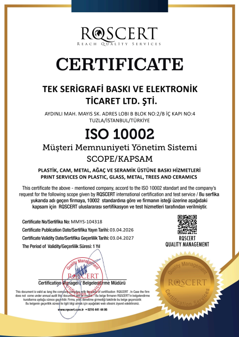 RQsCERT belgelendirme şirketine ait yaklaşık 30x50 cm büyüklüğünde sertifika görüntüsü. Sertifikada ISO 10002 standardı, müşteri memnuniyeti yönetim sistemi, sertifika numarası, geçerlilik tarihi ve diğer detaylar yer alıyor.