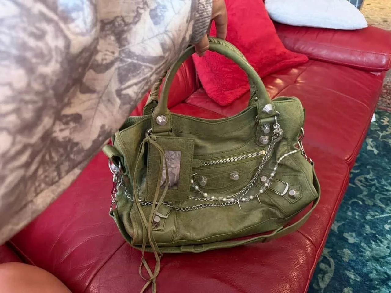 https://www.khukhis.com.au/shop/p/balenciaga-olive-green-leather-giant-21-large-city-bag