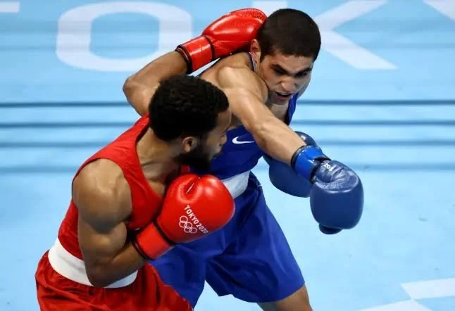 Boxers sparring