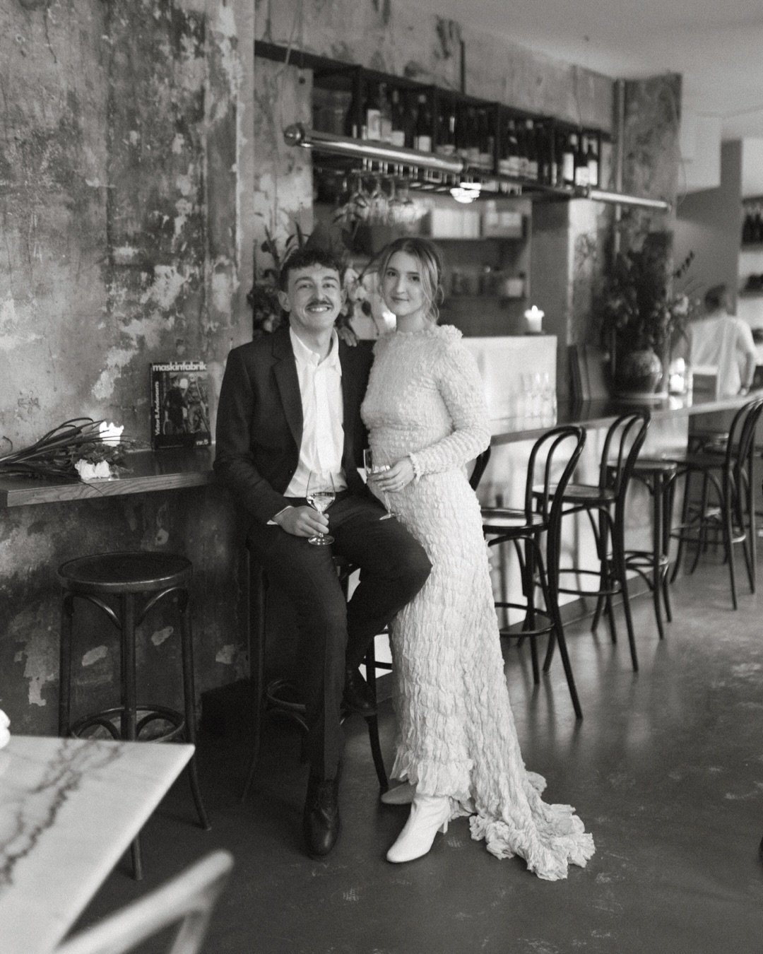 Wedding in Copenhagen, probably on the coldest day of the year 🏹❄️

Cold hands, red noses but so many warm laughs. 
Photo booth memories and drinks with the closest friends only.
This is the good kind of chaos I love most! 

Analog first, digital in