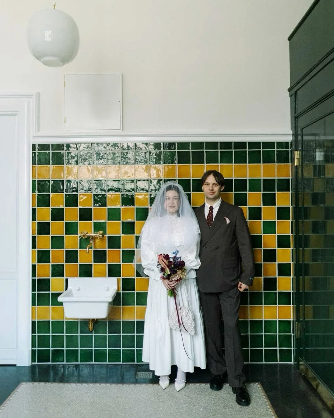 how many spots is Copenhagen city hall still hiding? this one was waiting for them 🍋🍐

.
.
.
Copenhagen Wedding Photographer, Analog Film Wedding Photographer, Destination Weddings #copenhagenweddingphotographer #filmweddingphotographer #elopementi