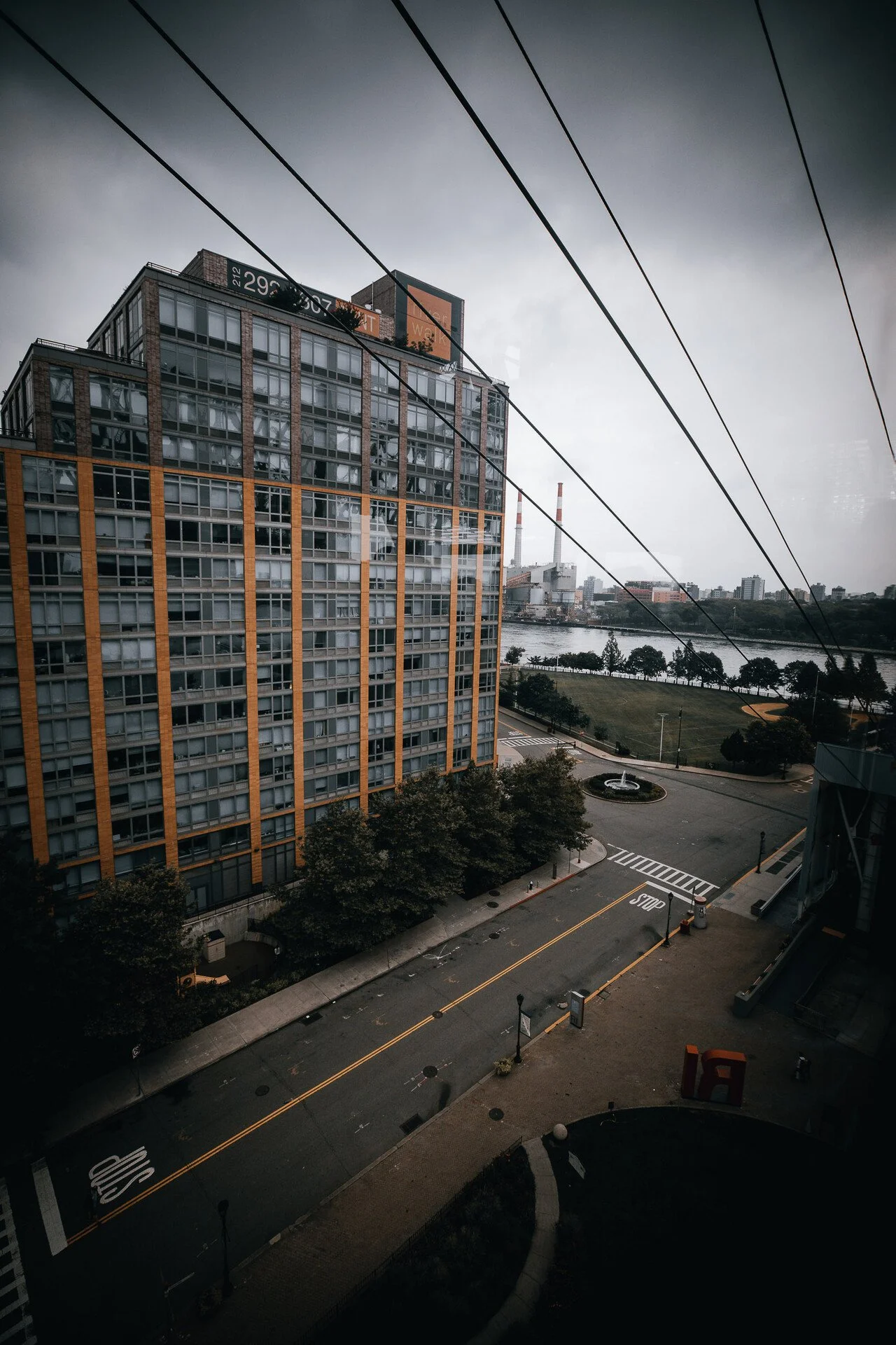 ROOSEVELT CABLE CAR - NYC 21.JPEG
