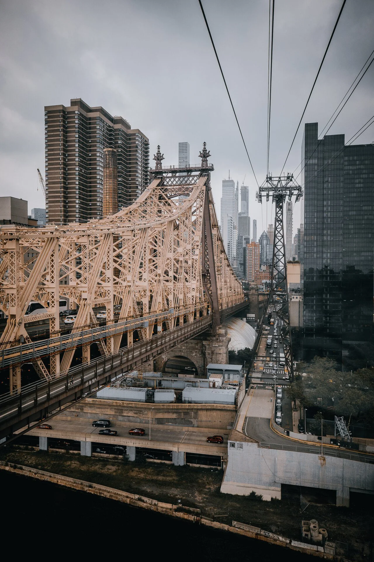 ROOSEVELT CABLE CAR - NYC 23.JPEG