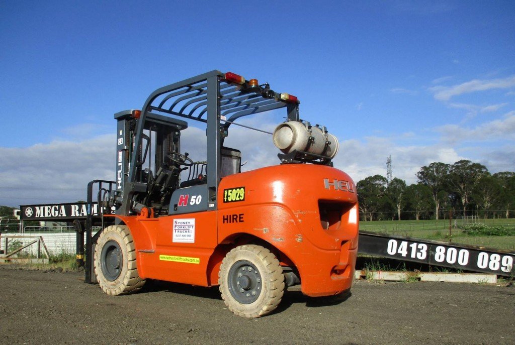 Heli-Model-CPYD50-5-Tone-Counterbalance-Forklift-Blue-Light-Disco-rear-1024x687.jpg