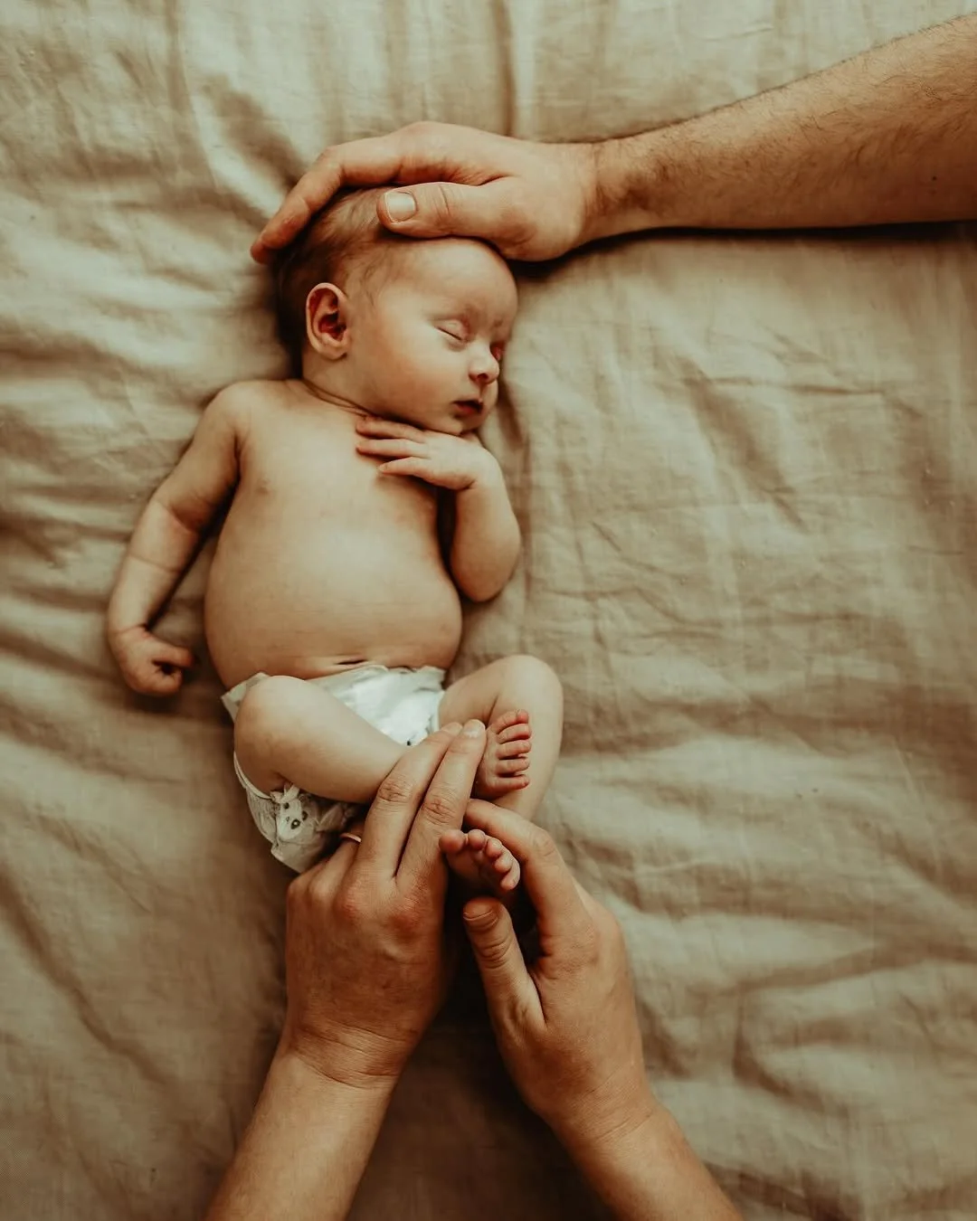 Every time, it takes my breath away.The first touch. The quiet between heartbeats. The knowing that everything is forever different. Birth is raw and powerful, but also sacred, ordinary magic.
To every family who has felt this moment&hellip; what sur
