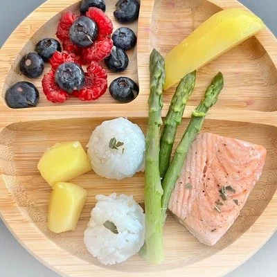 One of the things I noticed is that parents are rarely told what actually matters when it comes to starting solids.

There&rsquo;s a lot of focus on what to give &mdash; pur&eacute;es, finger foods, first tastes.

But very little on what&rsquo;s happ