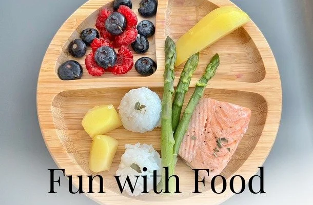Many parents wait until their baby is showing signs of readiness before they start looking into introducing food. By then, they're often faced with a flood of conflicting advice, opinions, and information.

Fun with Food has been designed to give you