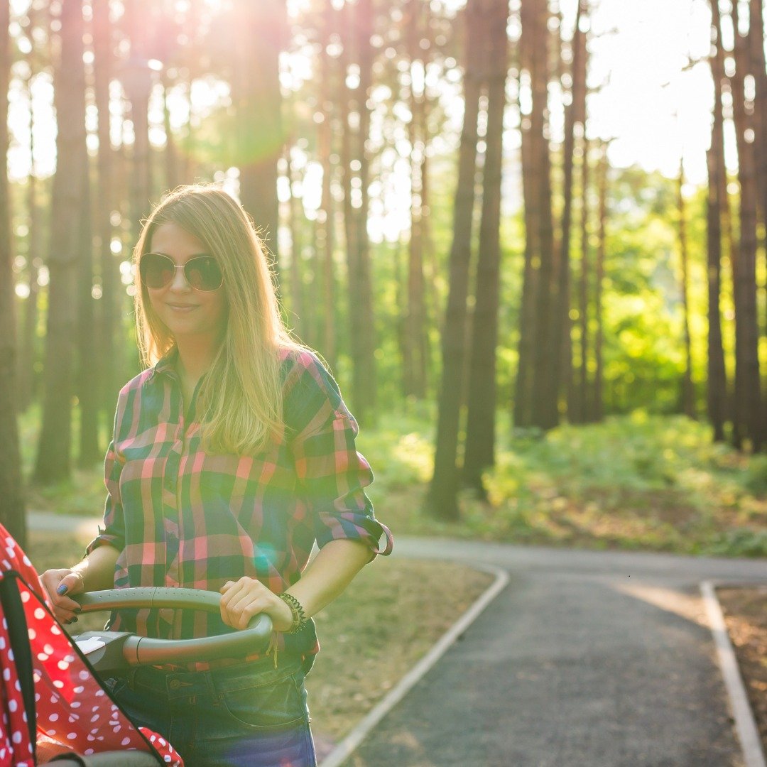 You don't need more generic advice.

You need support that helps you understand your options and decide what feels right for your family.

That's why our antenatal courses are designed to be far more than a checklist of information.

Together we'll e