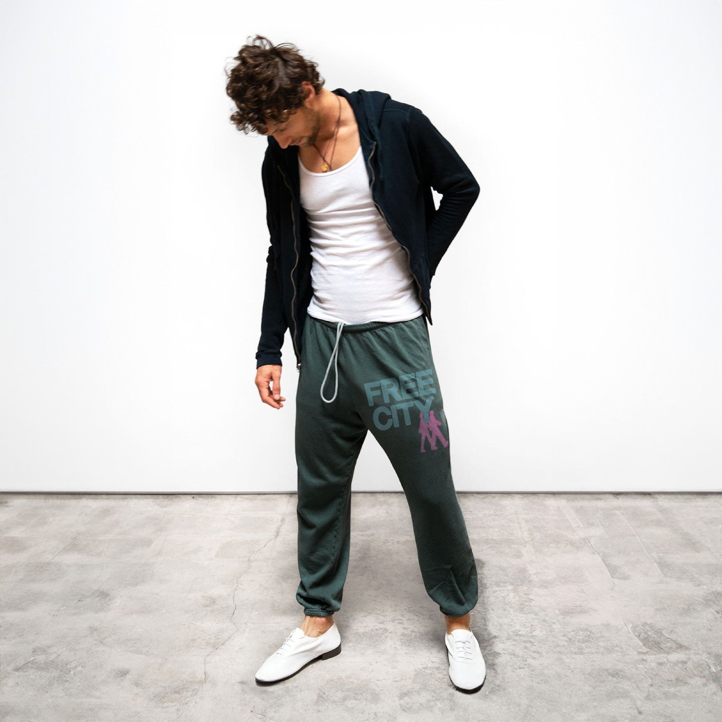 METAMODERN Design Studio -

METAMODERN x FREECITYsupershop Sweatpants

Dream Collaboration

@freecitysupershop