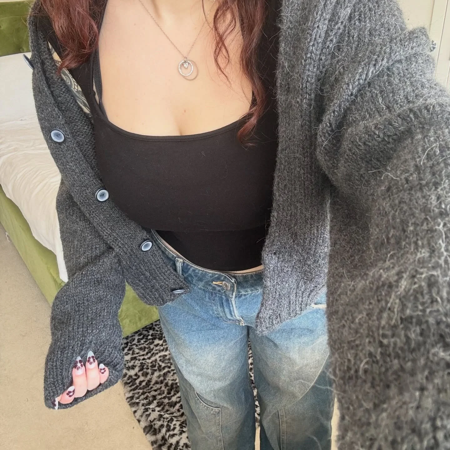 Some more of my most worn pieces of knitwear, these 2 cardis honestly have been worn to death and will continue to be 😅 such a simple comfortable basic, I love that mine are in 2 quite different colours so they fit so many outfits ✨ I feel like I sh