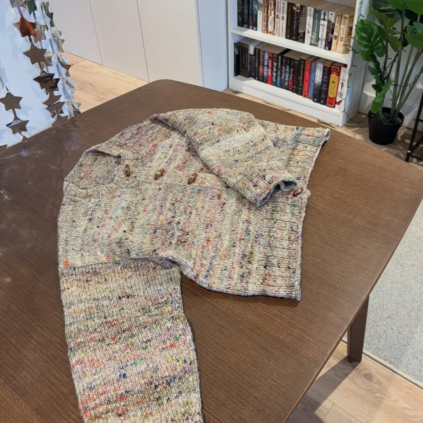 So happy to say this year I have actually been knitting though my yarn stash 🫶🏻🙂&zwj;↕️💅🏻✨🎉🦋 (can I reward myself my buying some more ?!?)

This is a self drafted cardigan/jacket I made in January using up my Noro madara yarn in sake - she&rsq