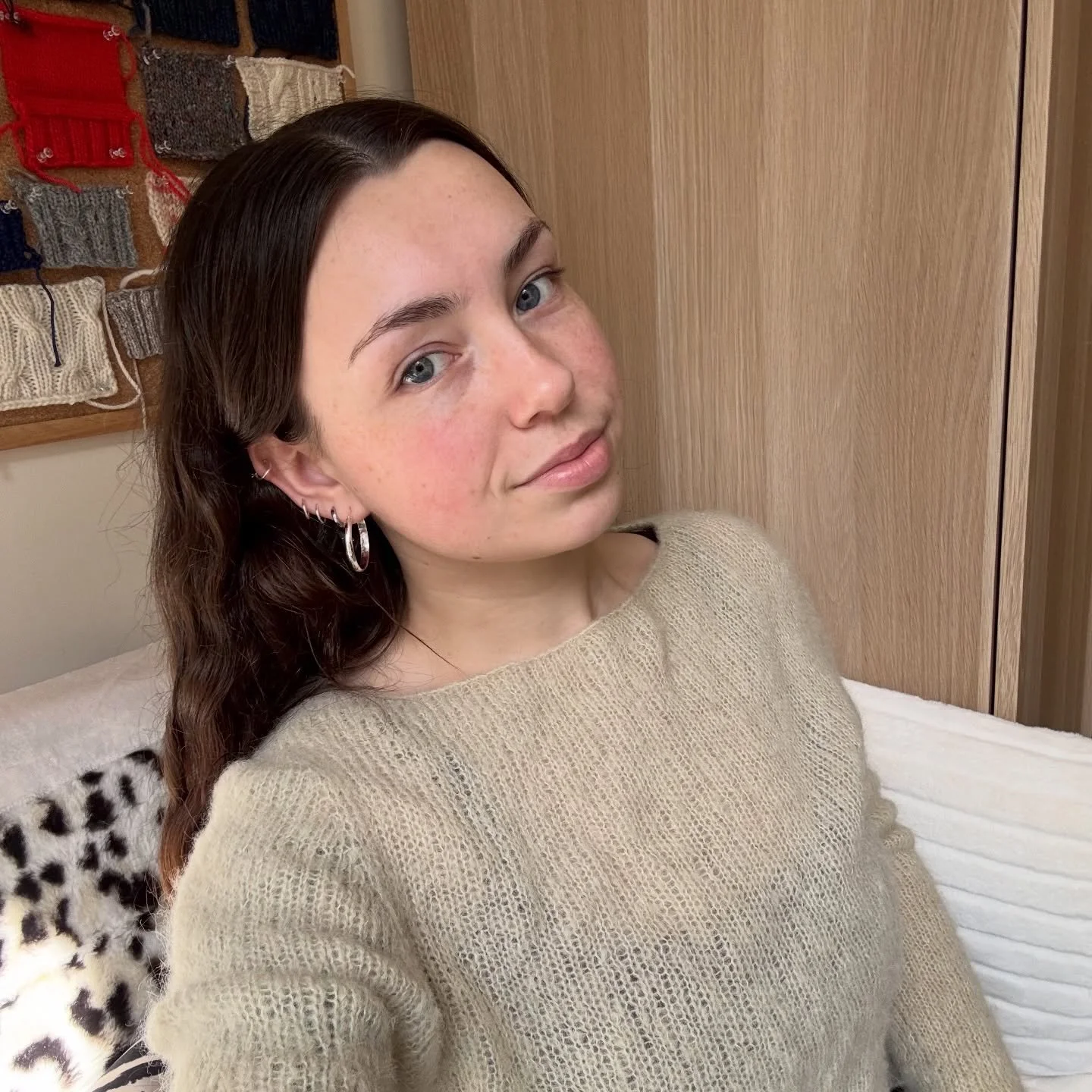 My other blouse no 1, knit in @dropsdesign brushed alpaca silk 🍐 I had this finished for sooooo long I just hadn&rsquo;t weaved in my ends, and that&rsquo;s not really something you can hide in something transparent 🥲🙃 so I finally did it, after 7