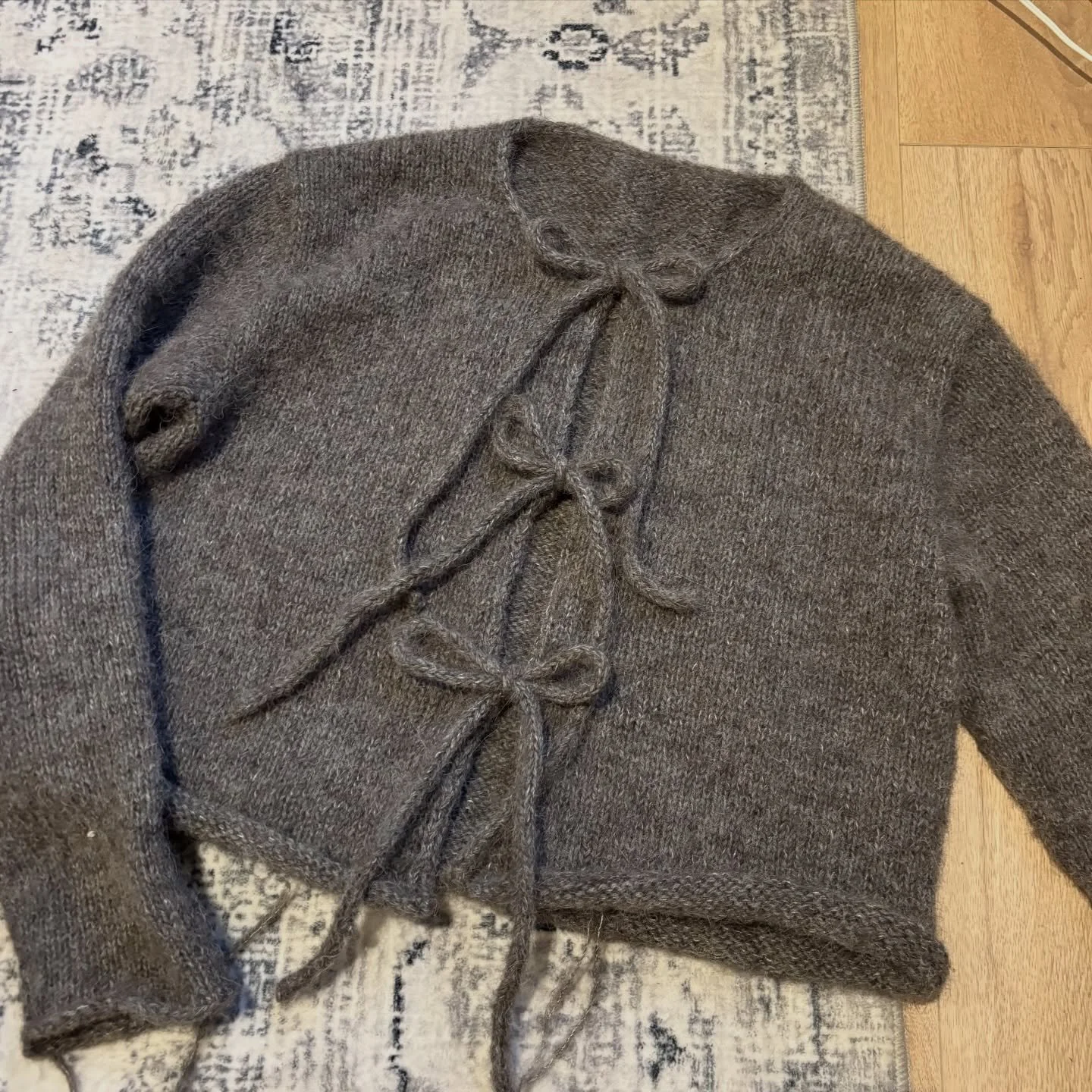 I&rsquo;m honestly so so pleased with how this new design turned out! This year is somehow turning into the year of more form fitting knits, rather than my usual oversized sweaters ?! It&rsquo;s been so much fun having more of a variety of knits to r