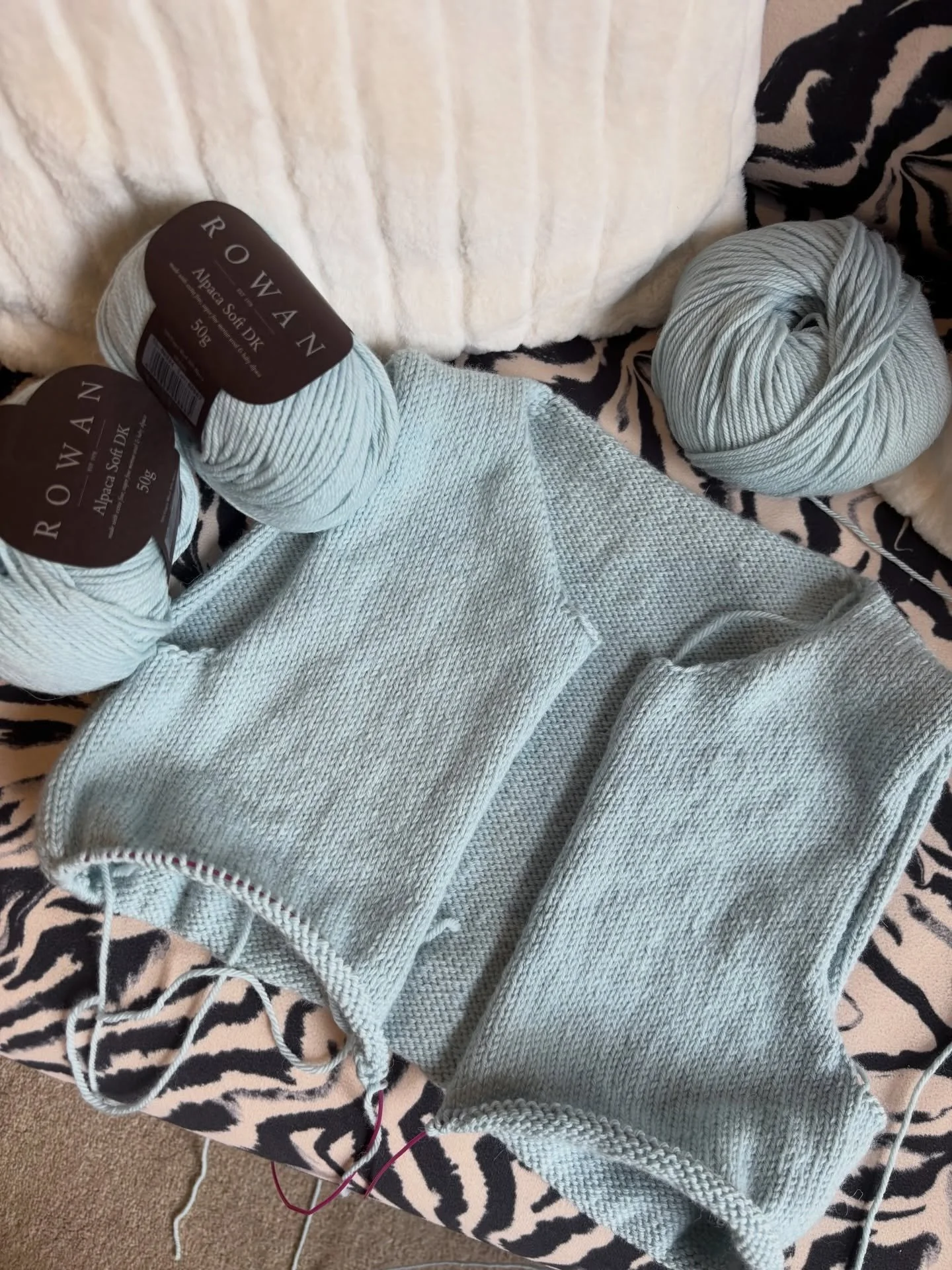 *knits cardigan I&rsquo;ve been dreaming of all year*
*weather gets too hot to wear it* 🤦&zwj;♀️

#knit #knitting #summerknitting #knitter #knitknitknit