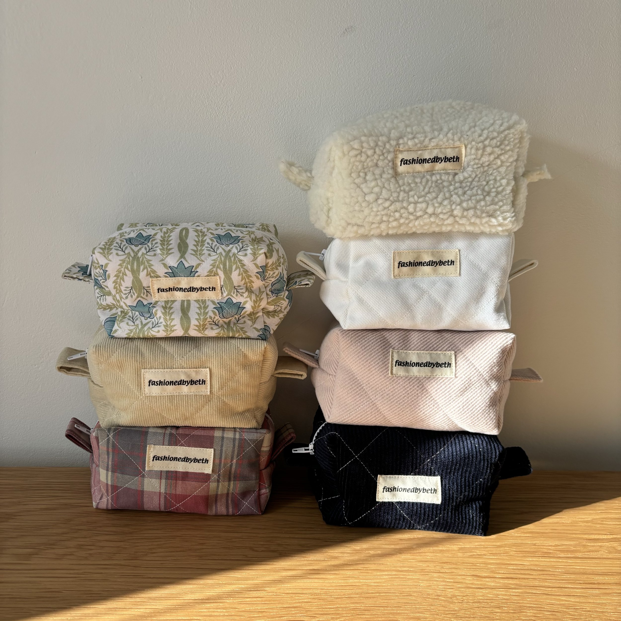 Mini box pouch