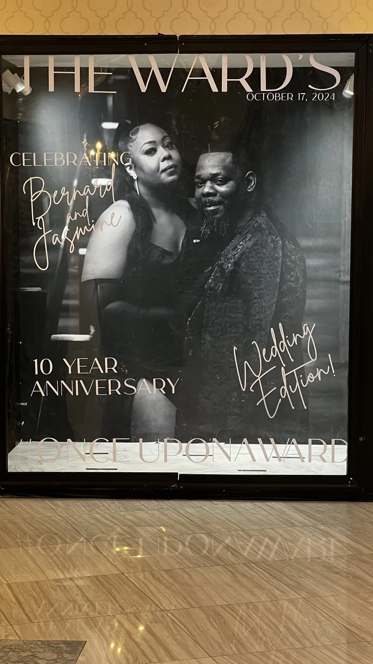 Black frame Deluxe Magazine Booth cover for a 10 year wedding anniversary