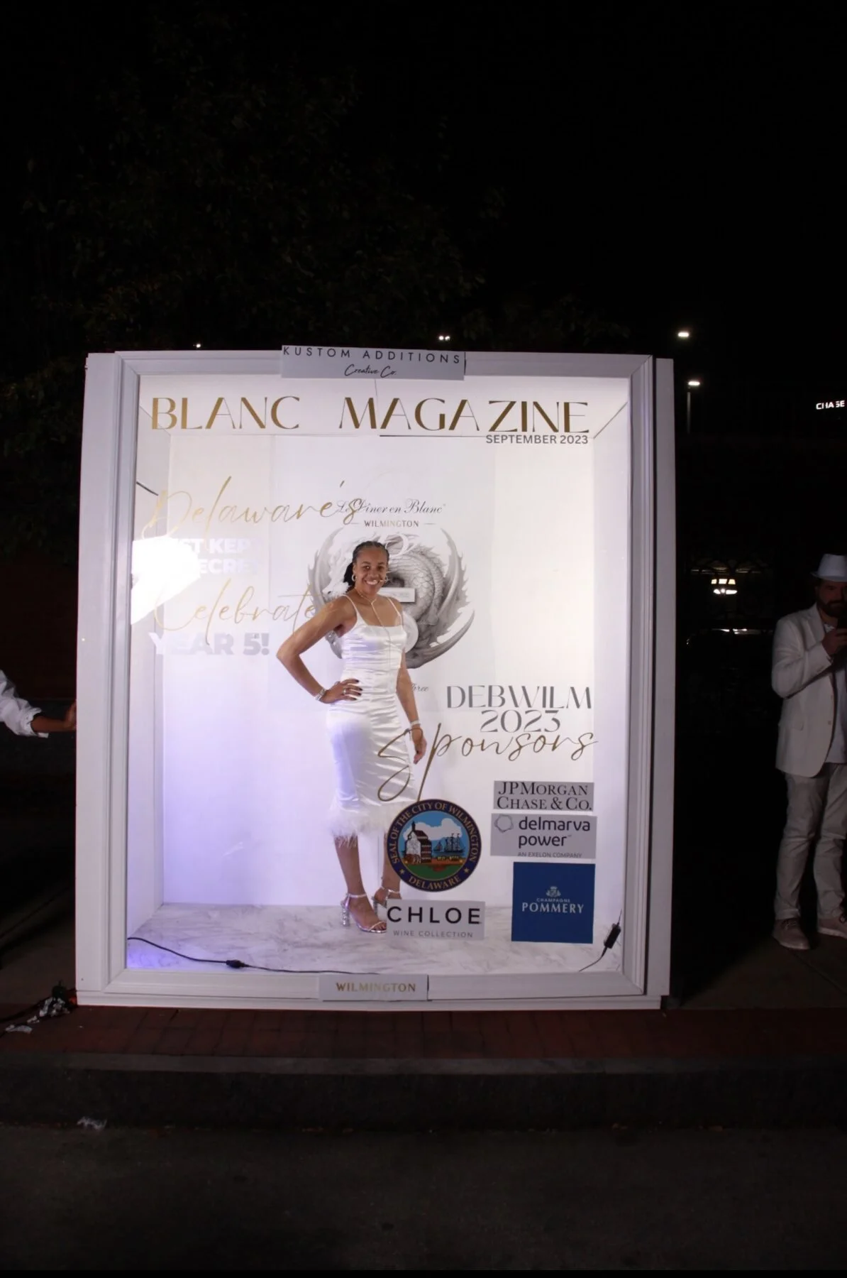 09-deluxe-magazine-booth-blanc-couple.jpg