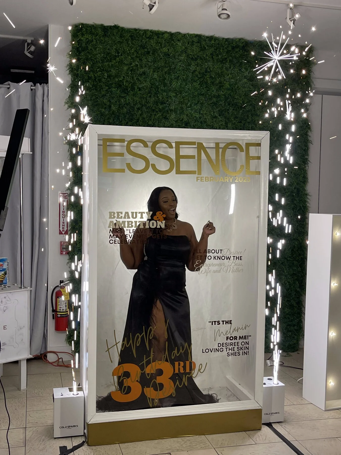 03-magazine-booth-essence-33rd-sparklers.jpg