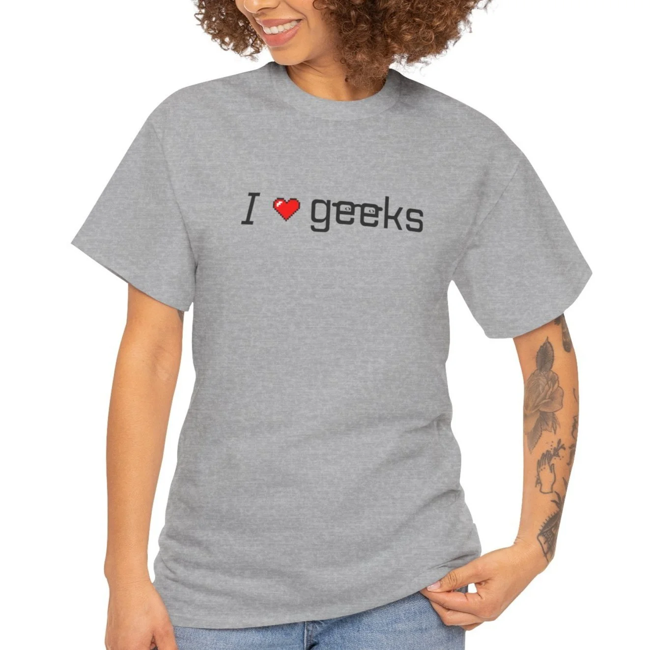 Graphic tee with text that says I love geeks.