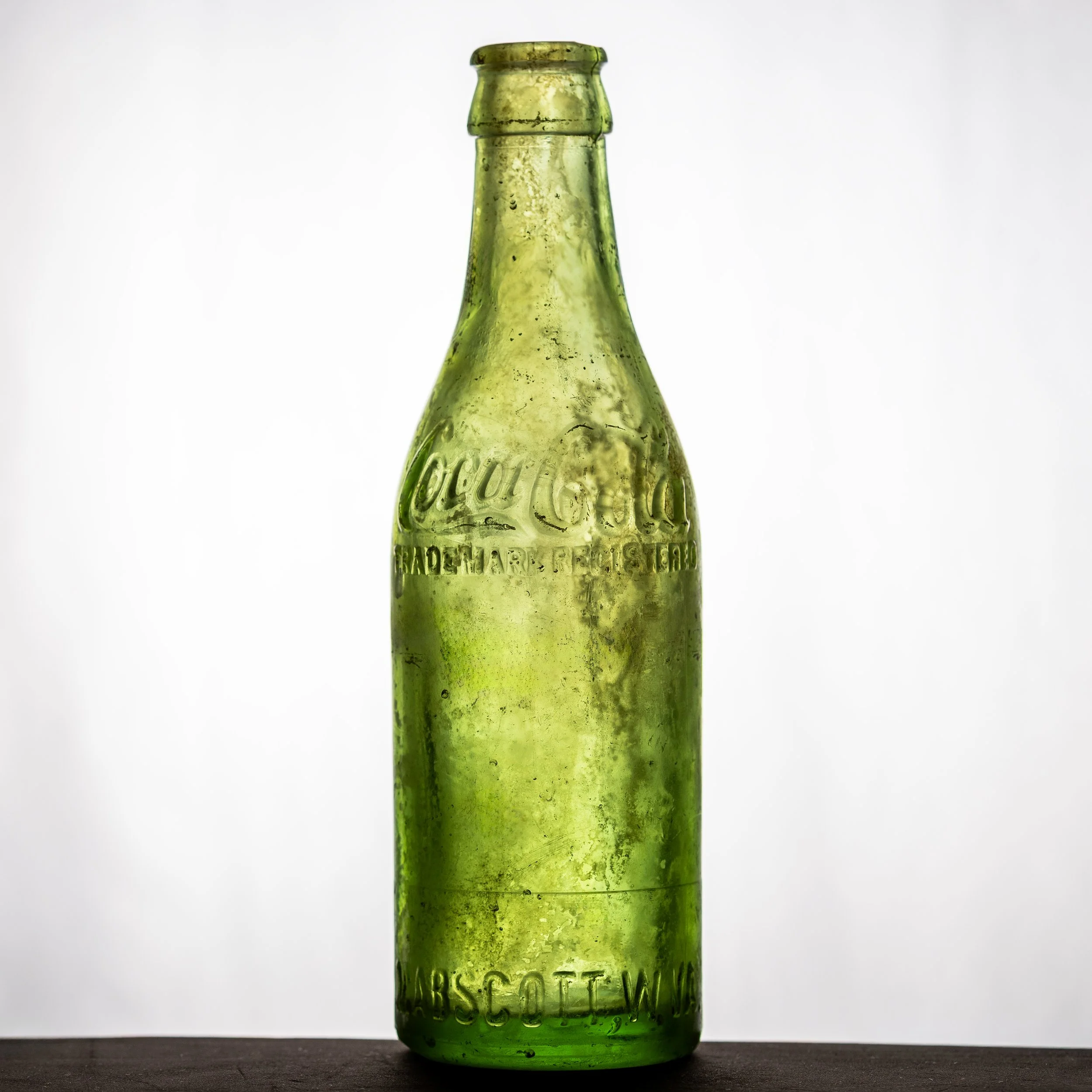 Coca-Cola Bottling Co., Mabscott straight sided Coke bottle. Shoulder-script, green glass. Front.