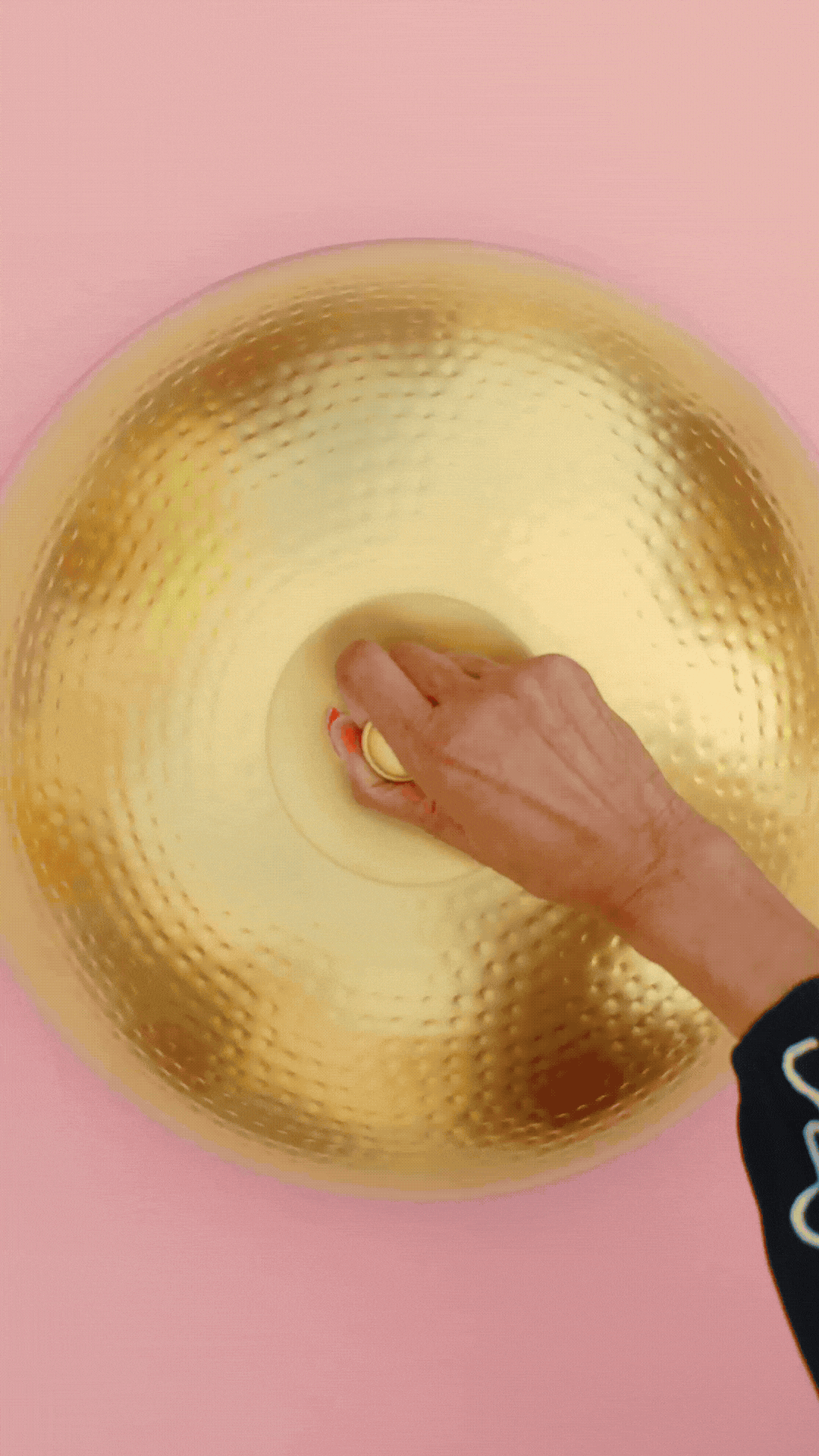 AdobeExpress-SOCIALEDITS_CLOCH_01_6SEC_17_FRMS_9x16WIP_V001-MP4-ezgif.com-optimize.gif