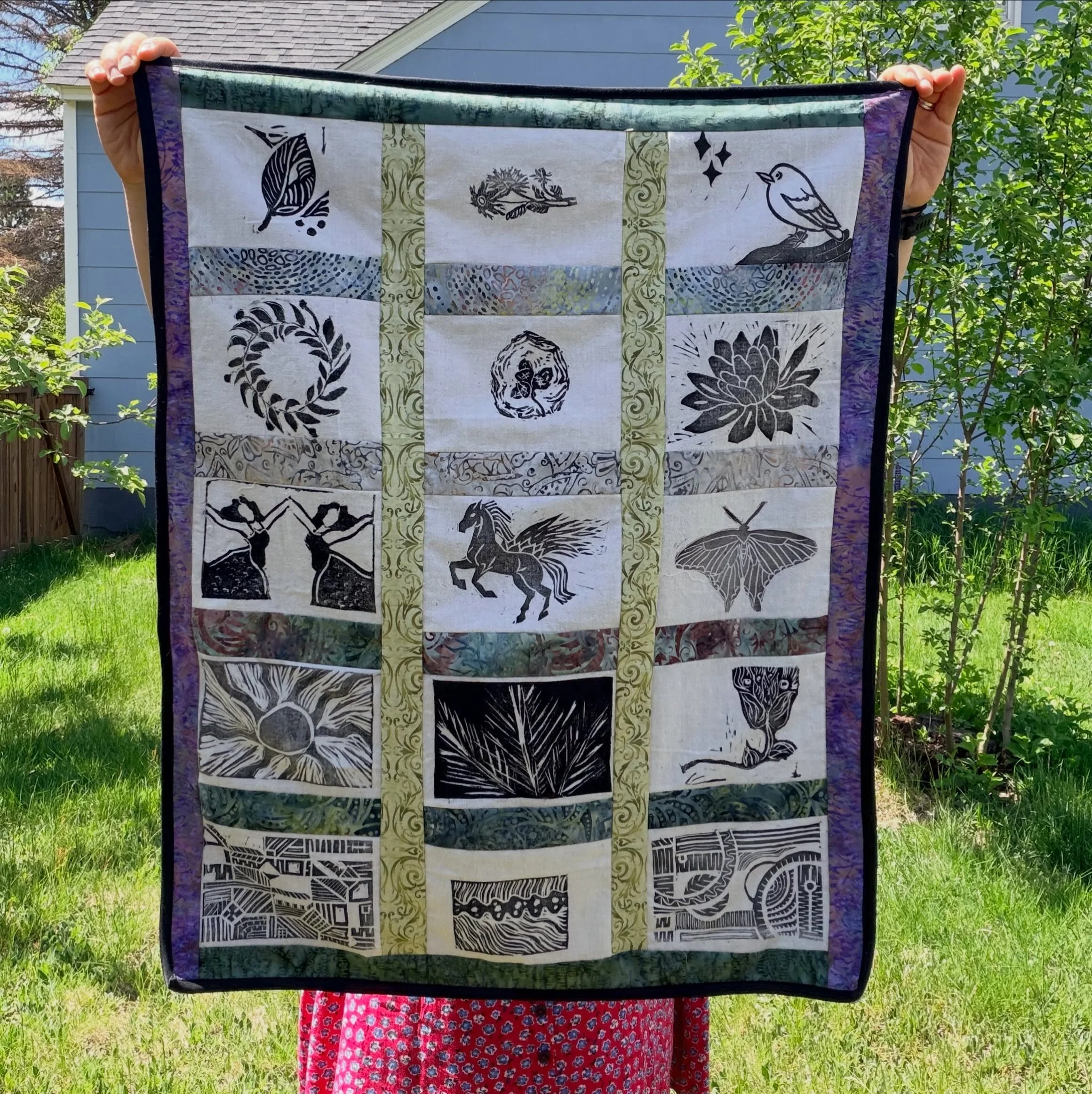 Last year as part of my @northernlakesarts Creative Spirit of the North Workshops, I had all my students print their stamp(s) onto fabric squares, which I then quilted into this cutey little wall hanging. 

I&rsquo;m getting a studio space back up an