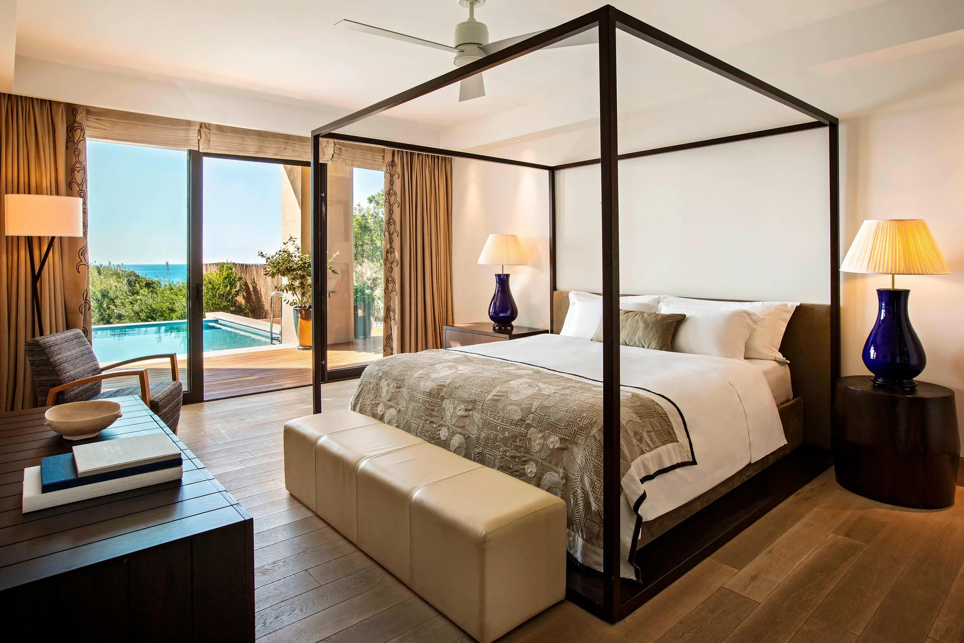 klxlc-villa-8021-hor-clsc.webp