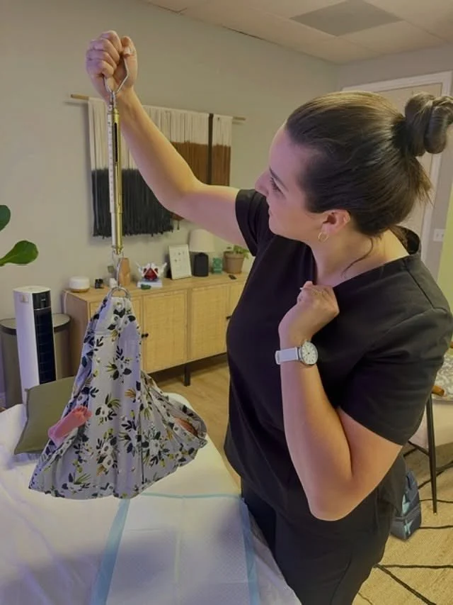 Postpartum visits = care for both mama &amp; baby 🌿 Licensed Midwives are trained to support families through the first 6 weeks postpartum. I love these gentle moments of weighing baby in the sling (peep those cute baby feet) 💕 #licensedmidwife #po