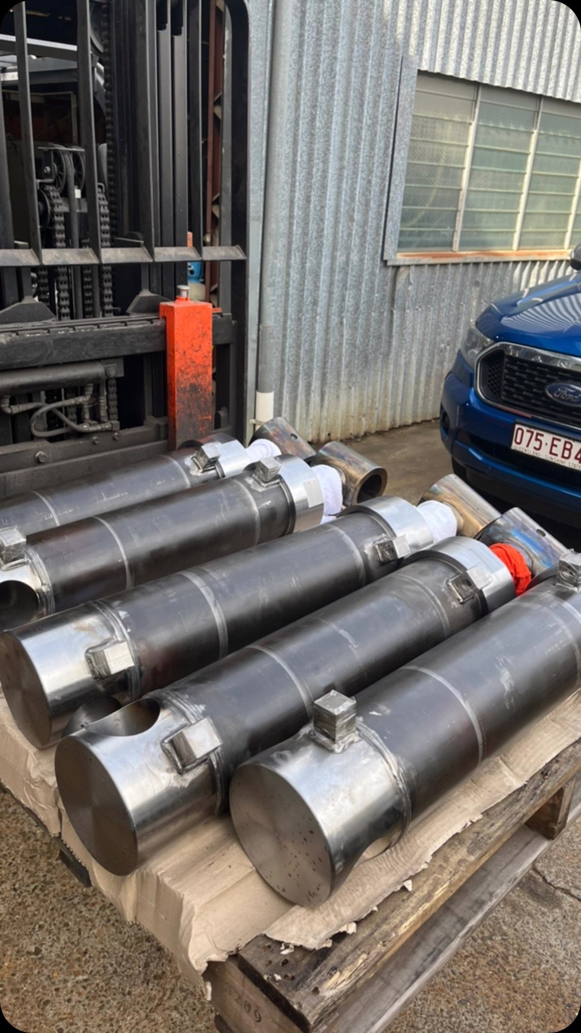 Hydraulic cylinders fully machined and assembled in-house – delivering quality and consistency from start to finish.