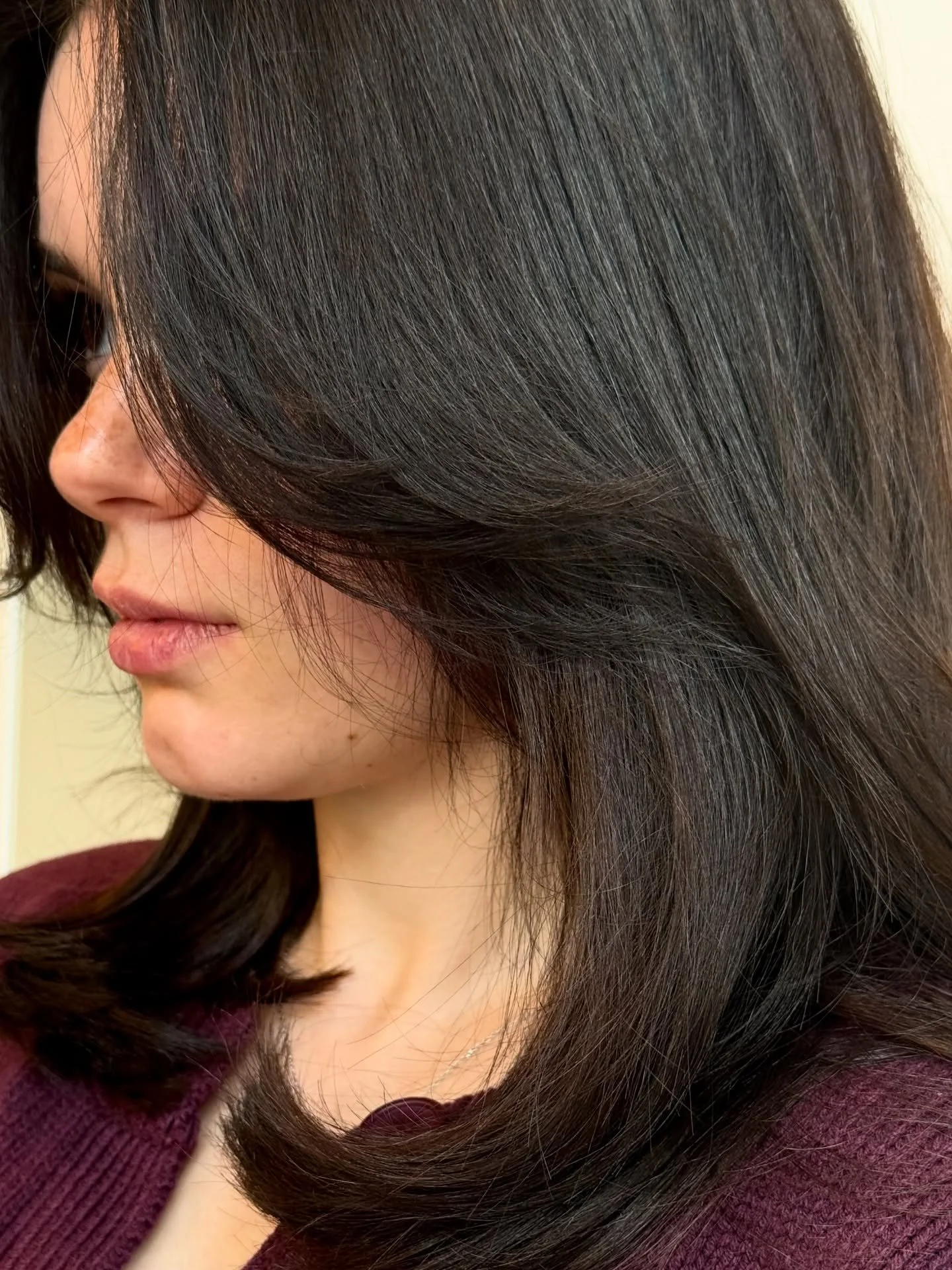 It&rsquo;s always gloss for a mirror-finish brunette. 🤎