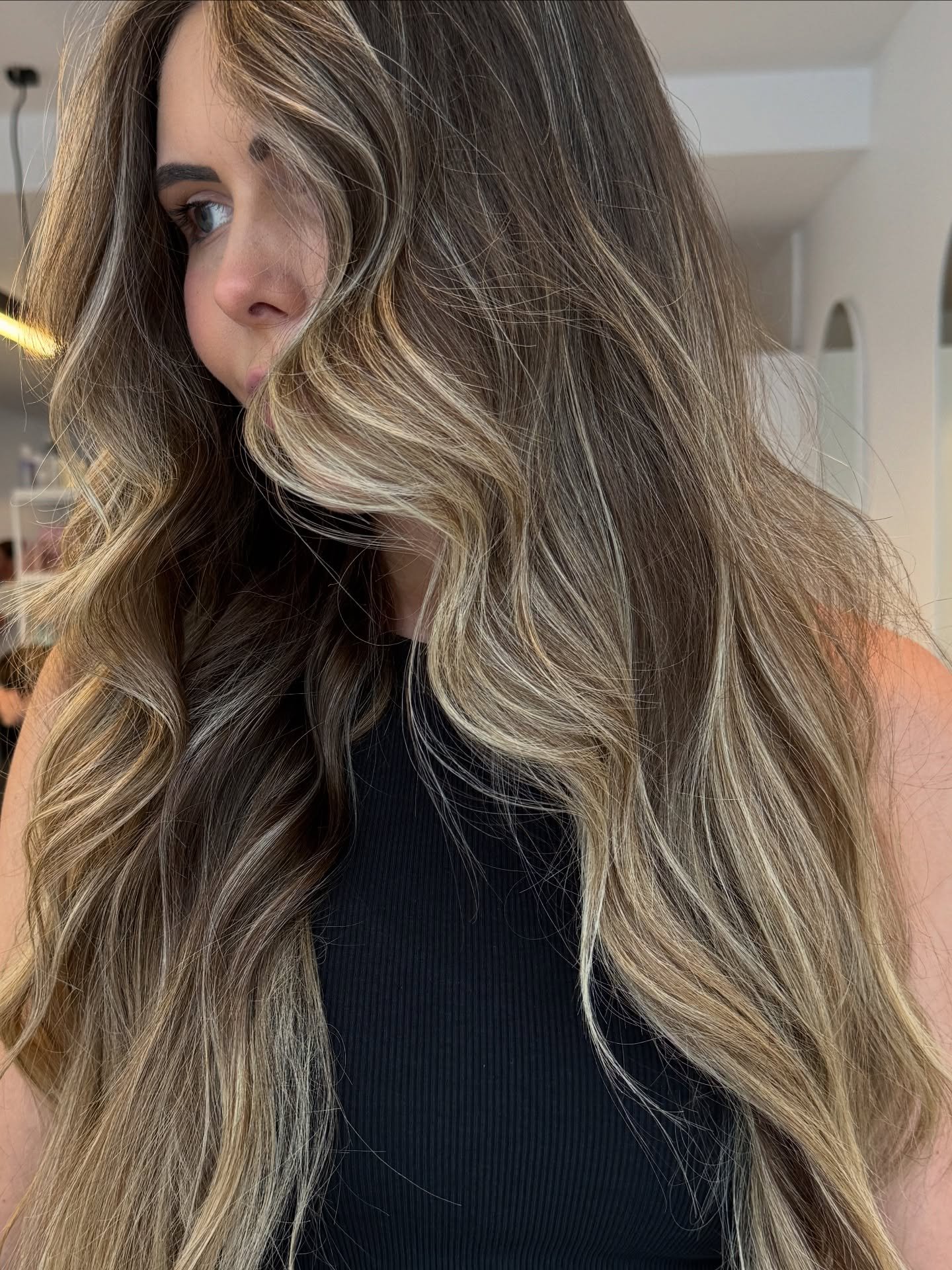 Low maintenance doesn&rsquo;t mean low impact.

Crafted to blend with your natural tone, lived-in colour minimises regrowth lines and keeps your brightness effortless and long lasting.