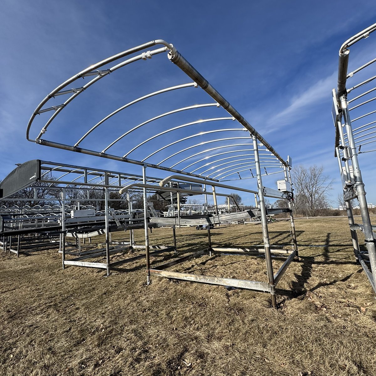 Used ShoreStation 4,000lb Pontoon Lift – 120″ Wide (Left Set) (870-267)