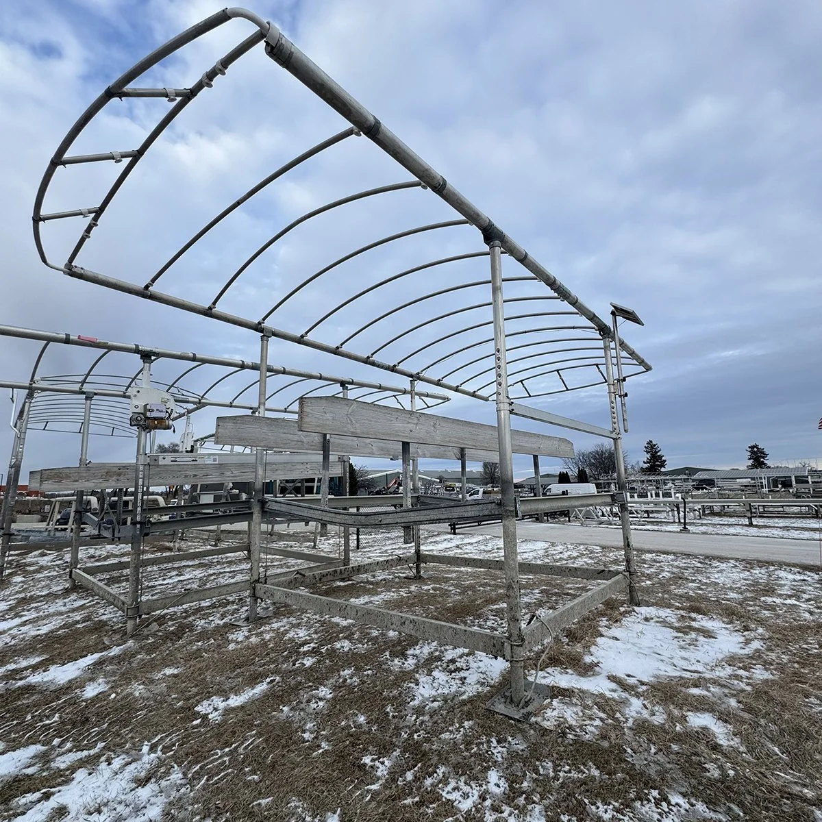 Used ShoreStation 4,000lb Pontoon Lift – 120″ Wide (Left Set) (870-238)