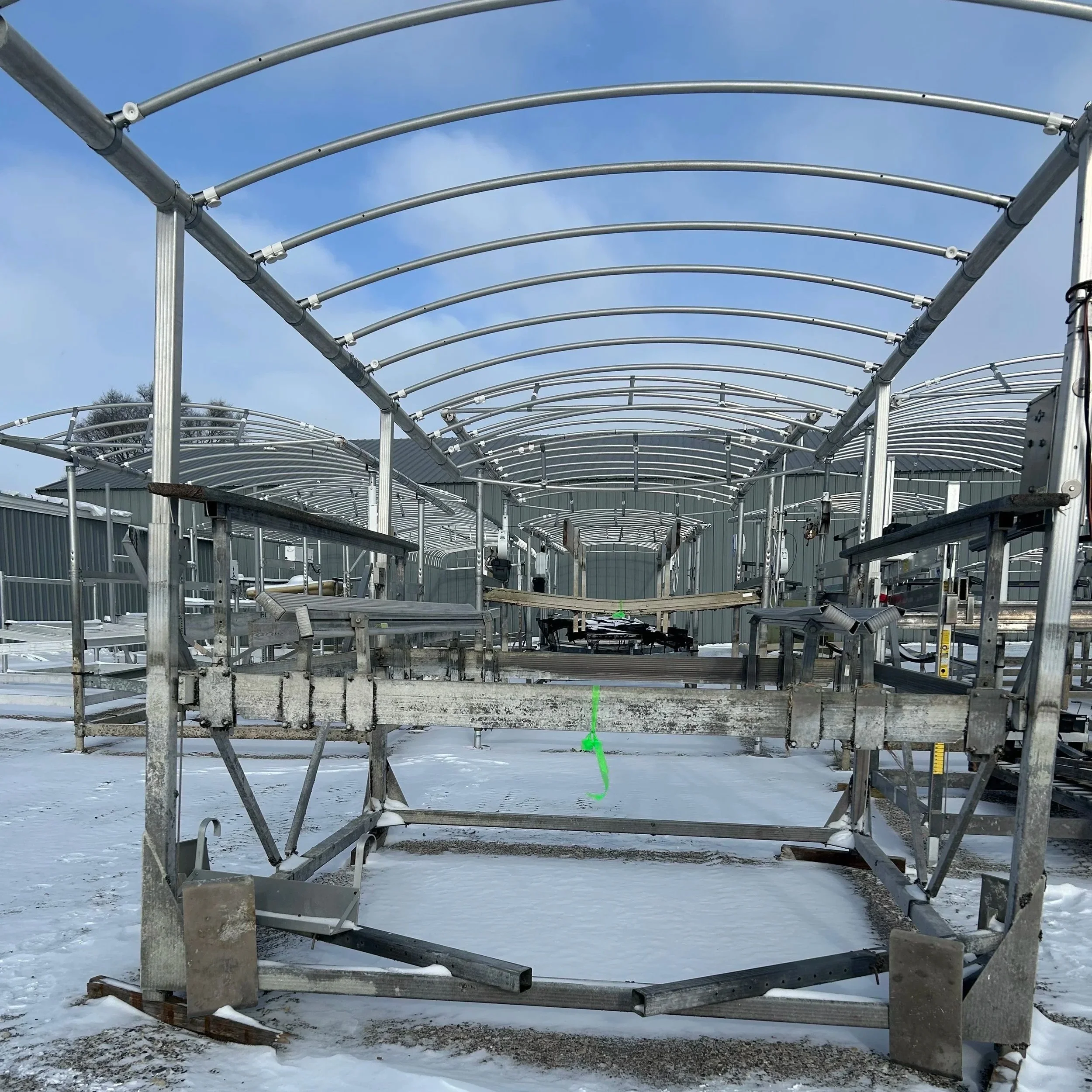 Used LakeShore 3,000lb Pontoon Lift – 120″ Wide (Left Set) (870-266)