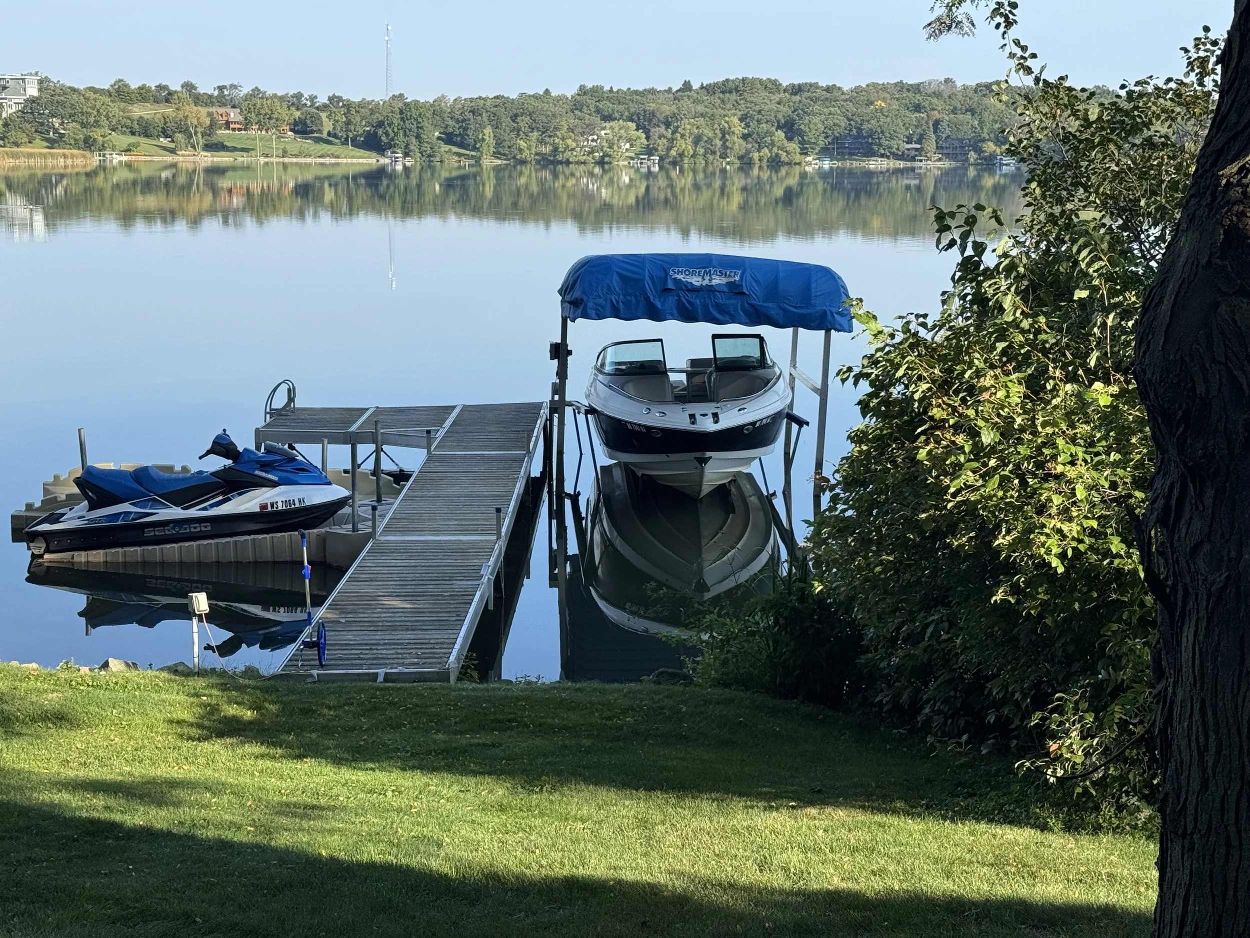 Used ShoreMaster 7,000lb Boat Lift – 120″ Wide (Right Set) (870-246)