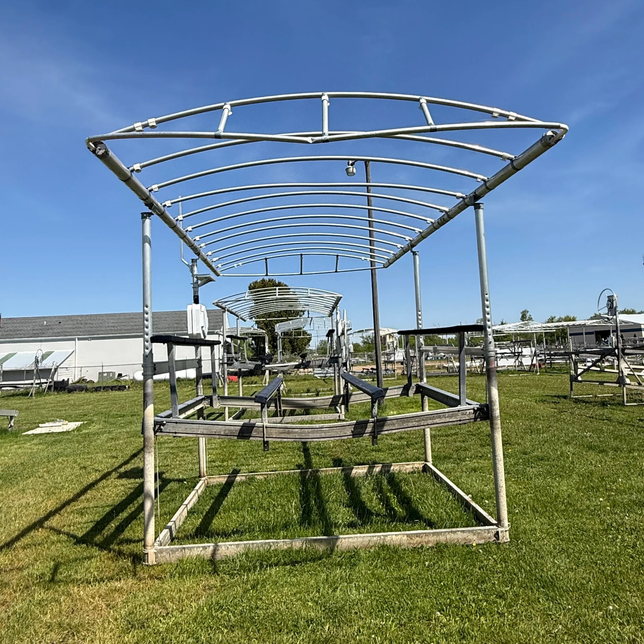 Used NewCraft 4,500 lb Boat Lift – Tritoon Setup (870-283)