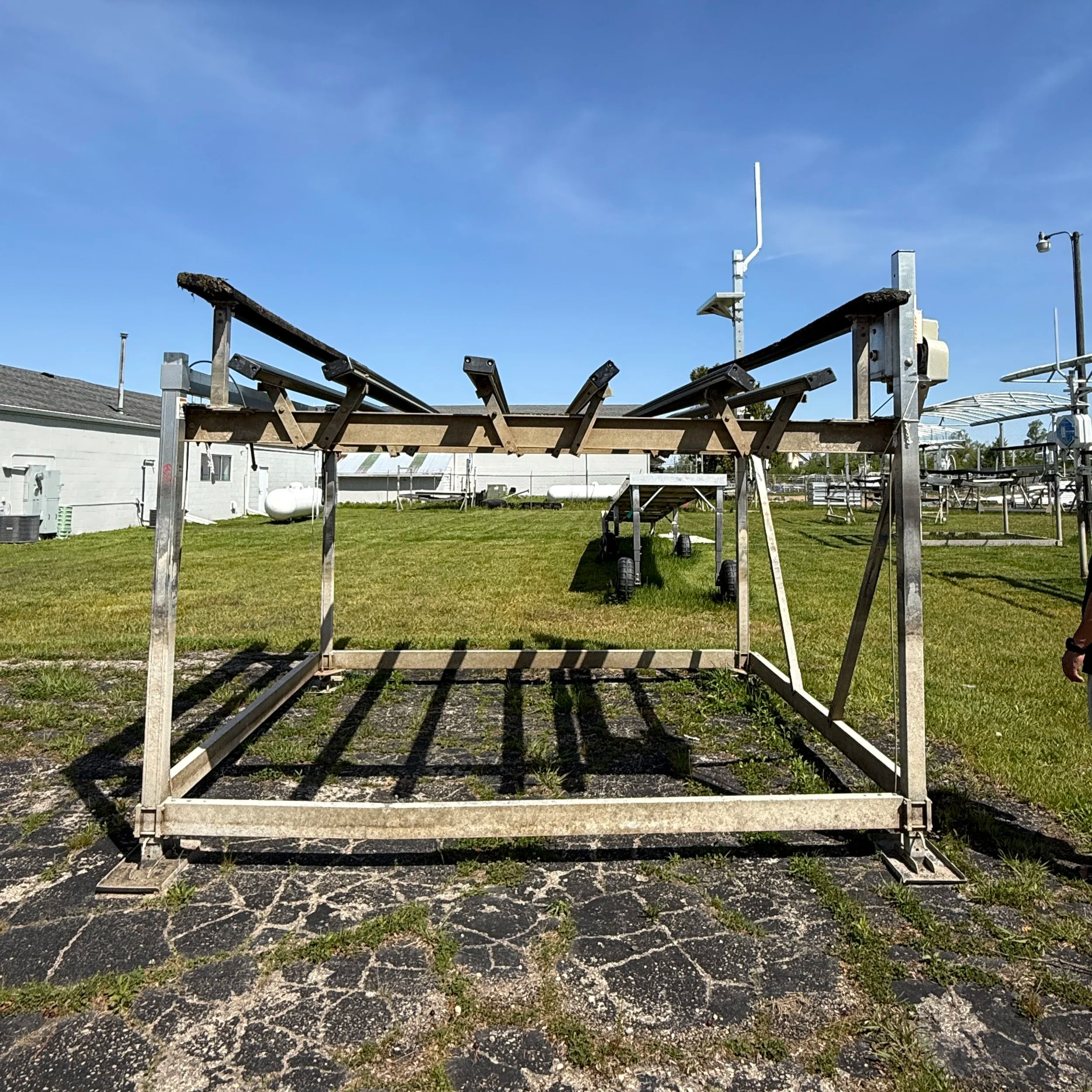 Used ShoreStation 4,000 lb Hydraulic Boat Lift – 120″ Wide (Left Set) (870-282)